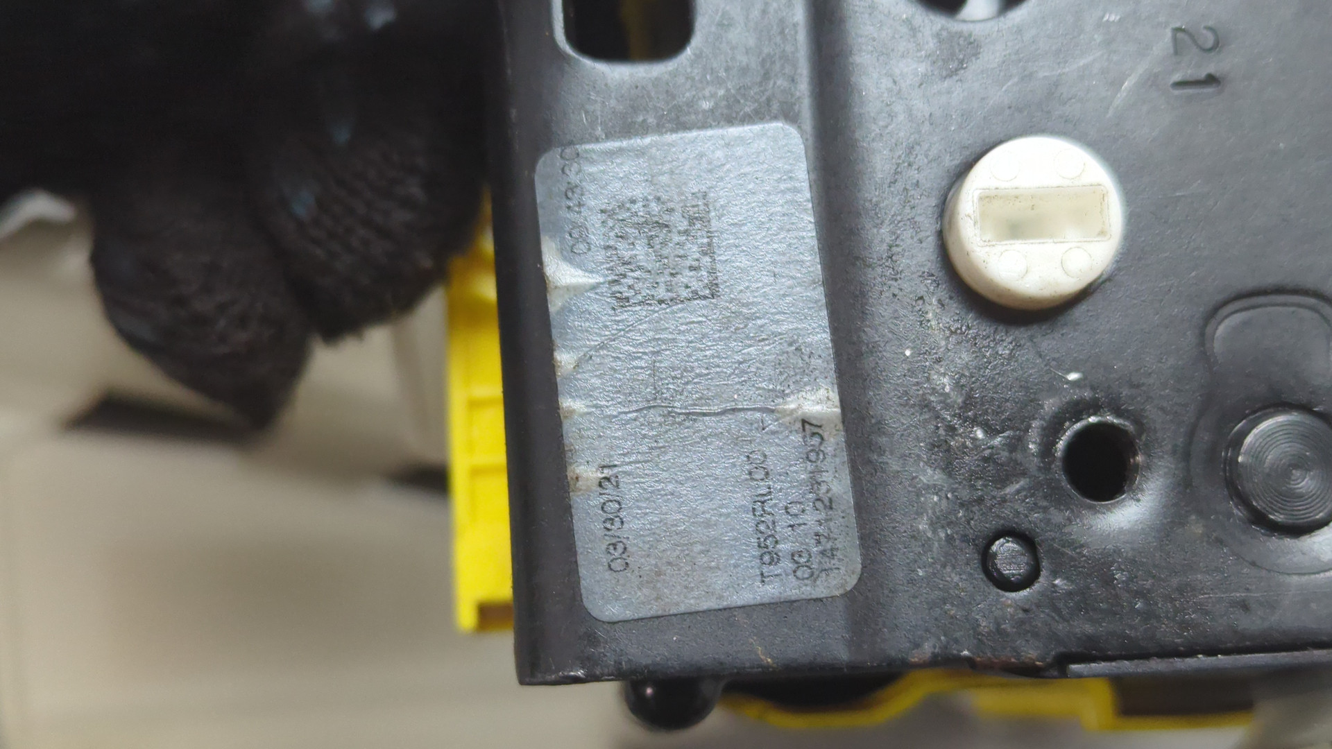 Замок двери задней левой