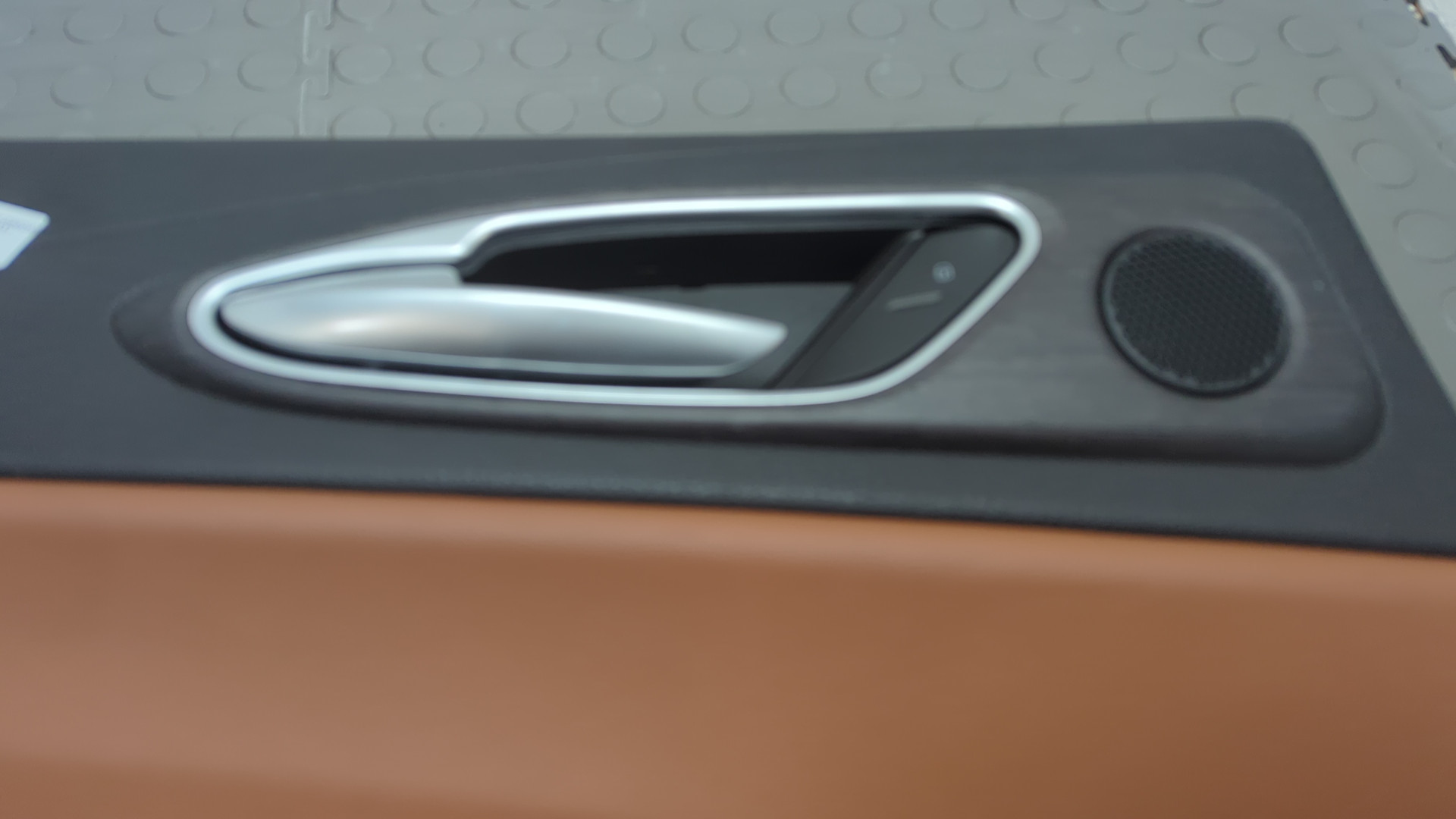 Обшивка двери задней левой