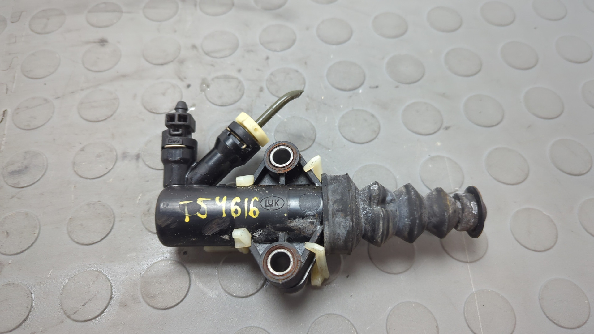 Цилиндр сцепления рабочий