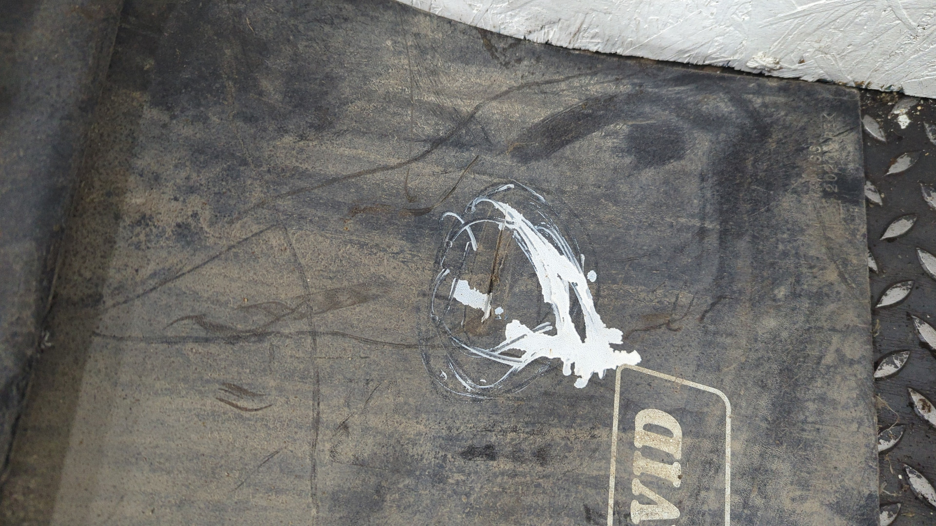 Кузовной элемент