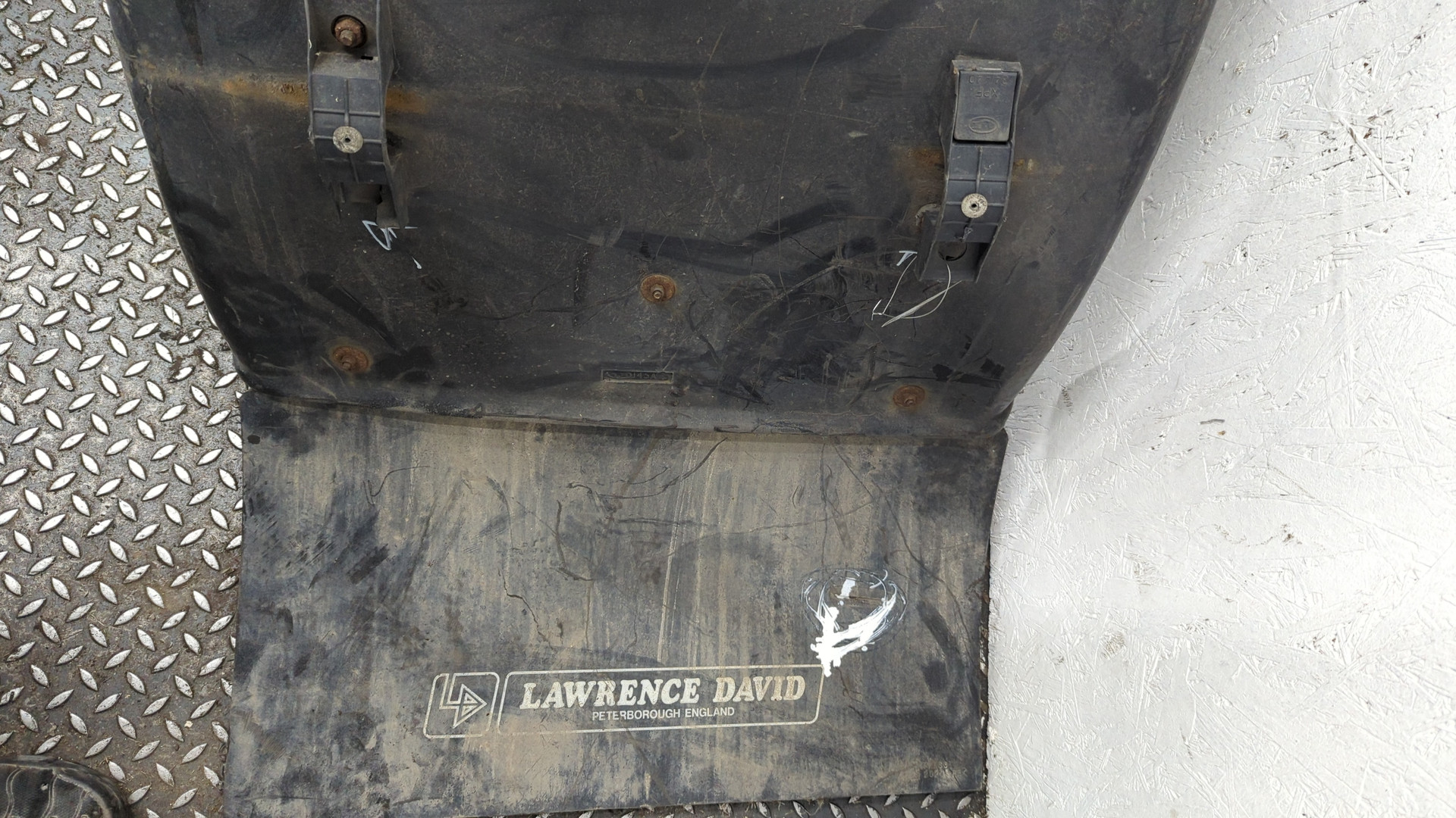 Кузовной элемент