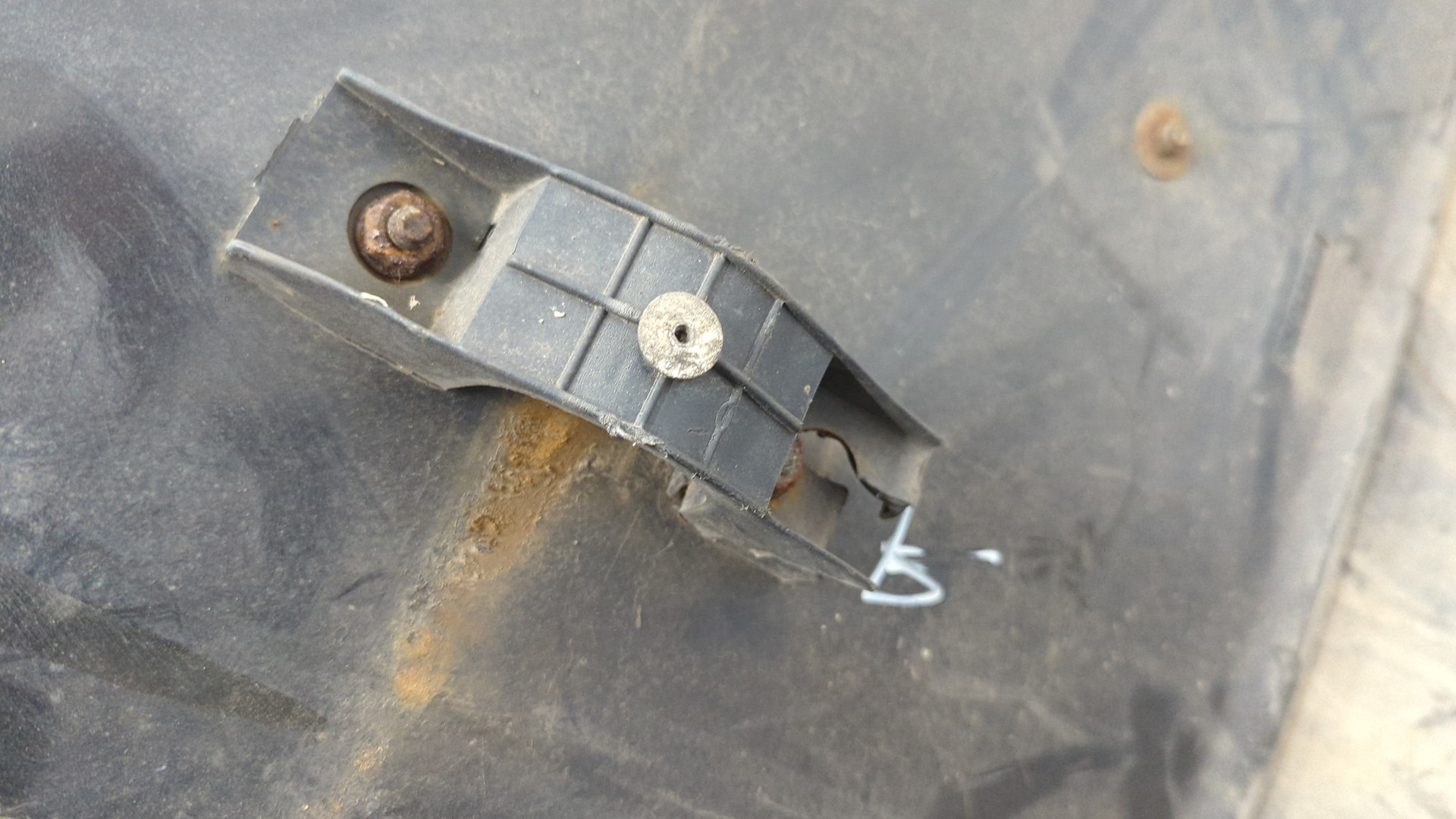 Кузовной элемент