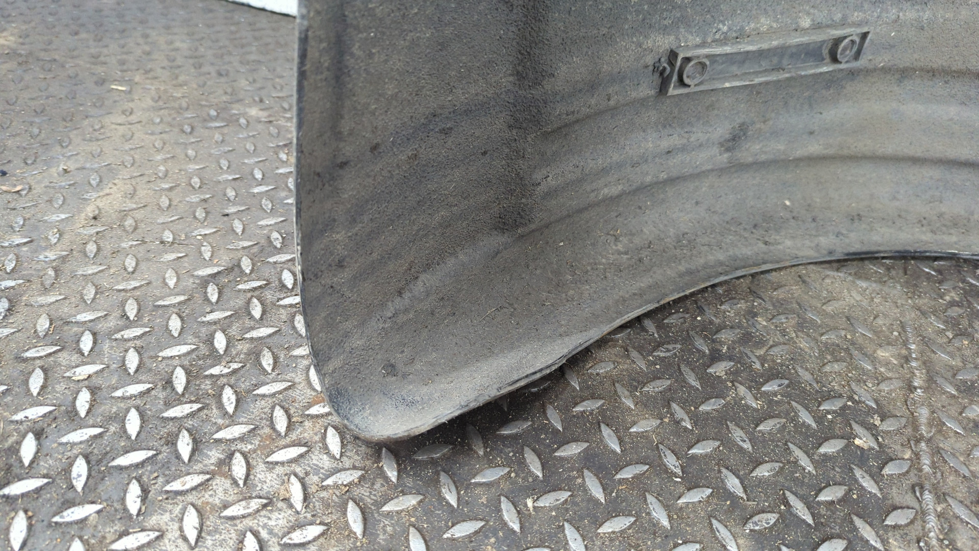 Кузовной элемент