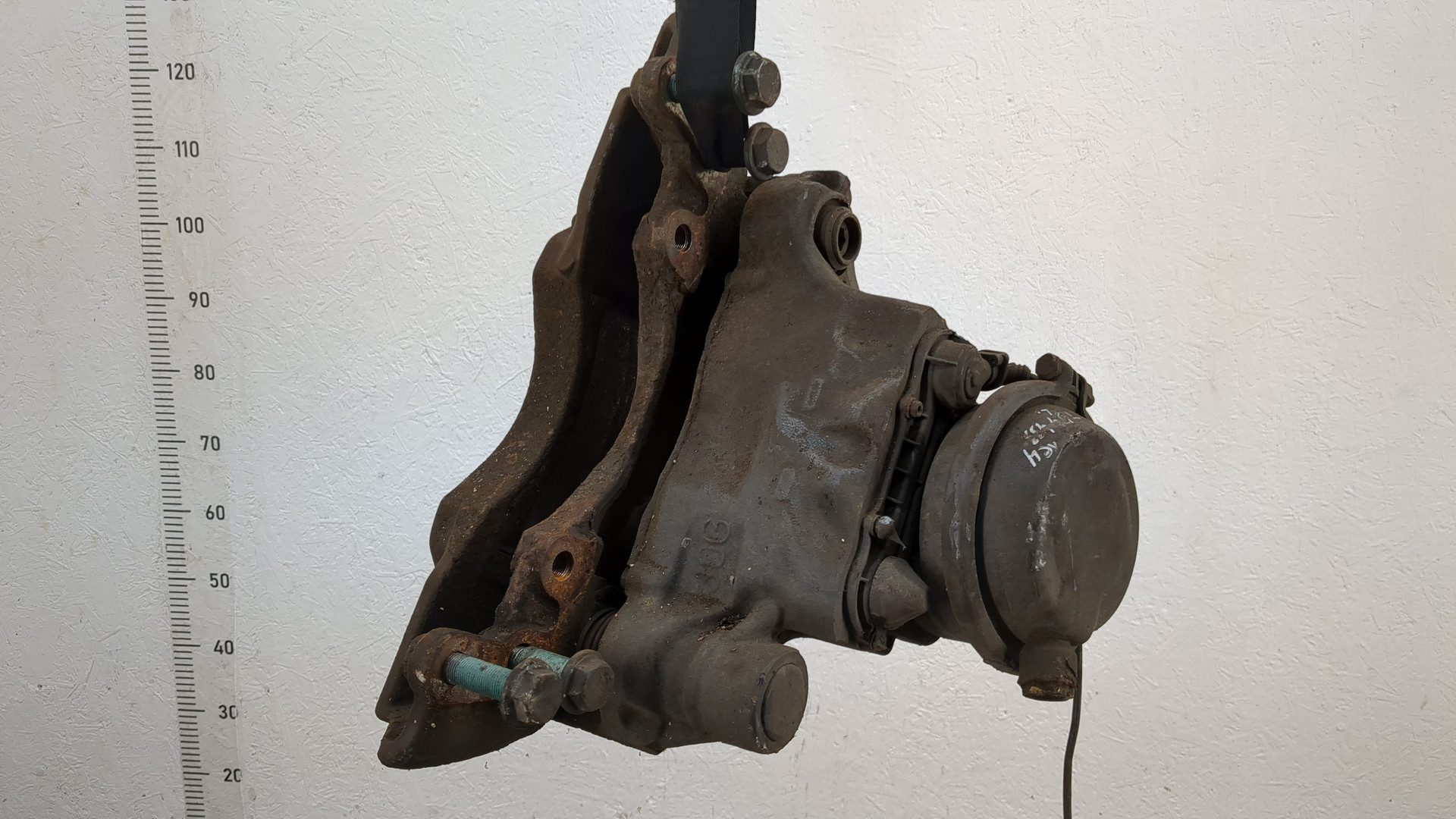 Суппорт передний левый