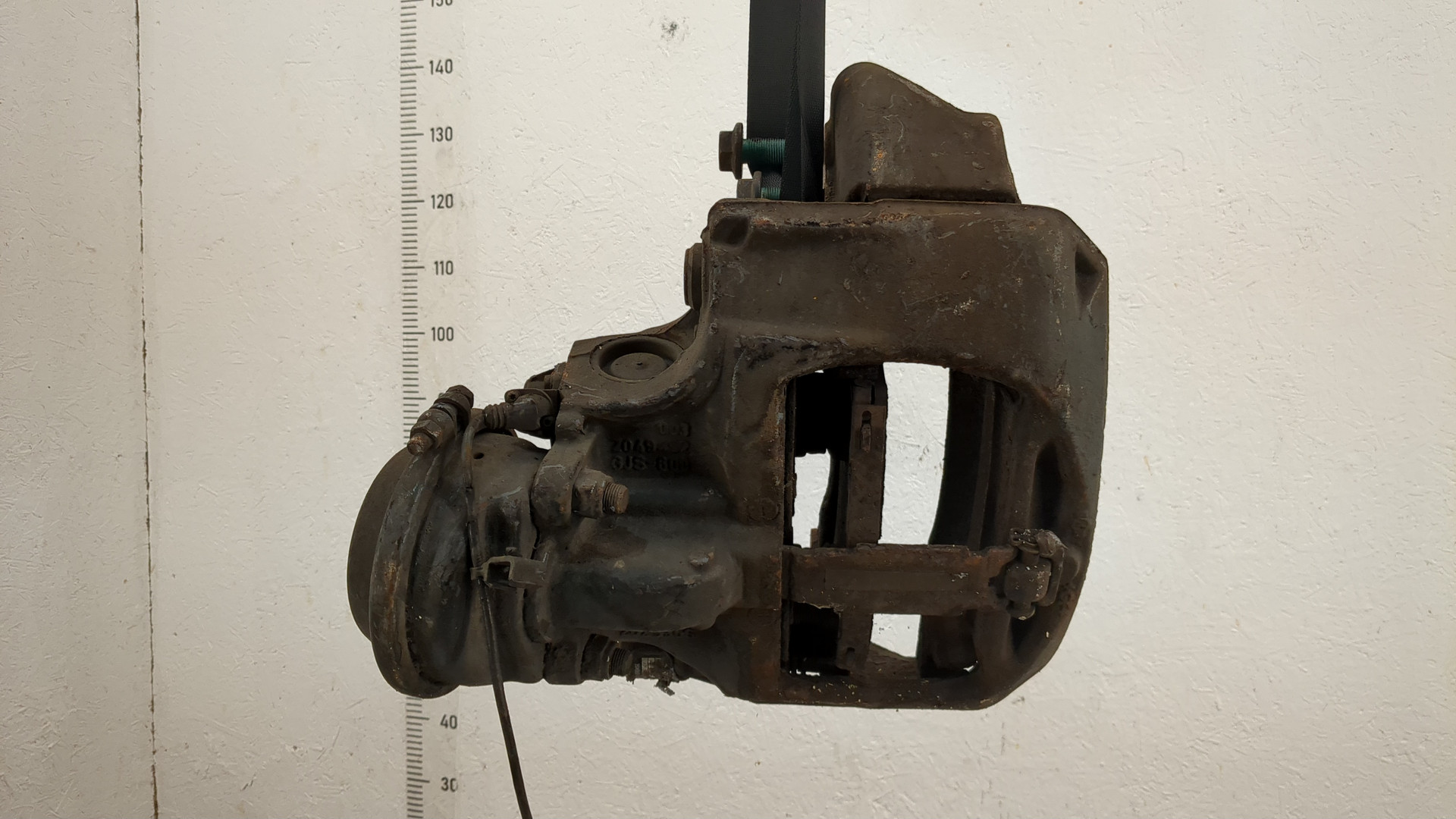 Суппорт передний левый