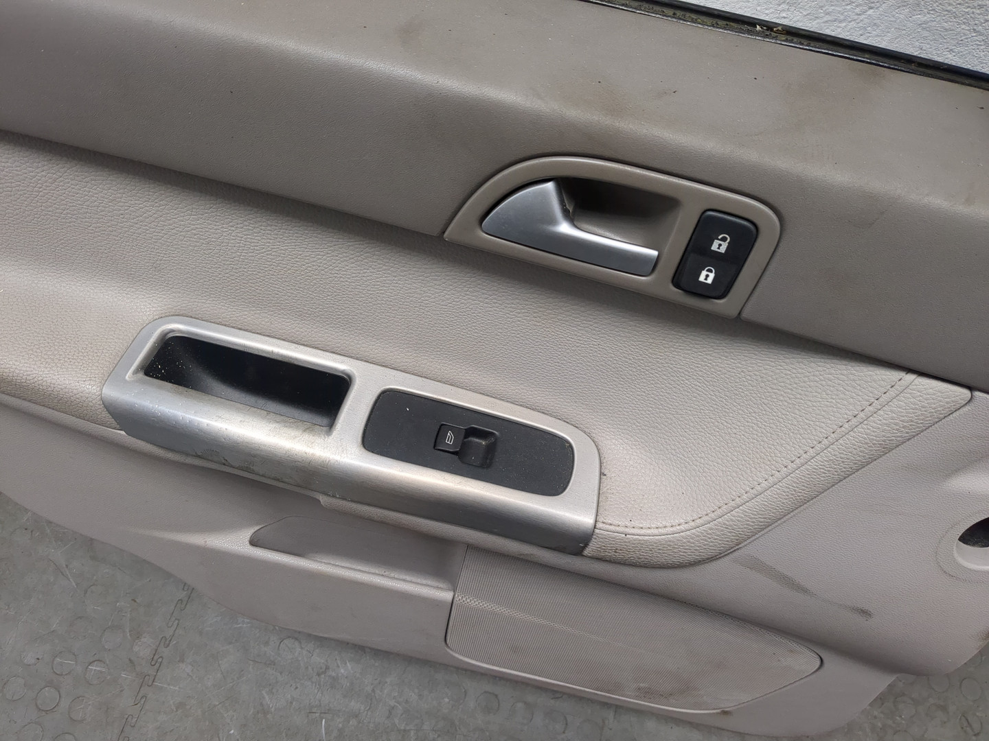 Дверь передняя левая