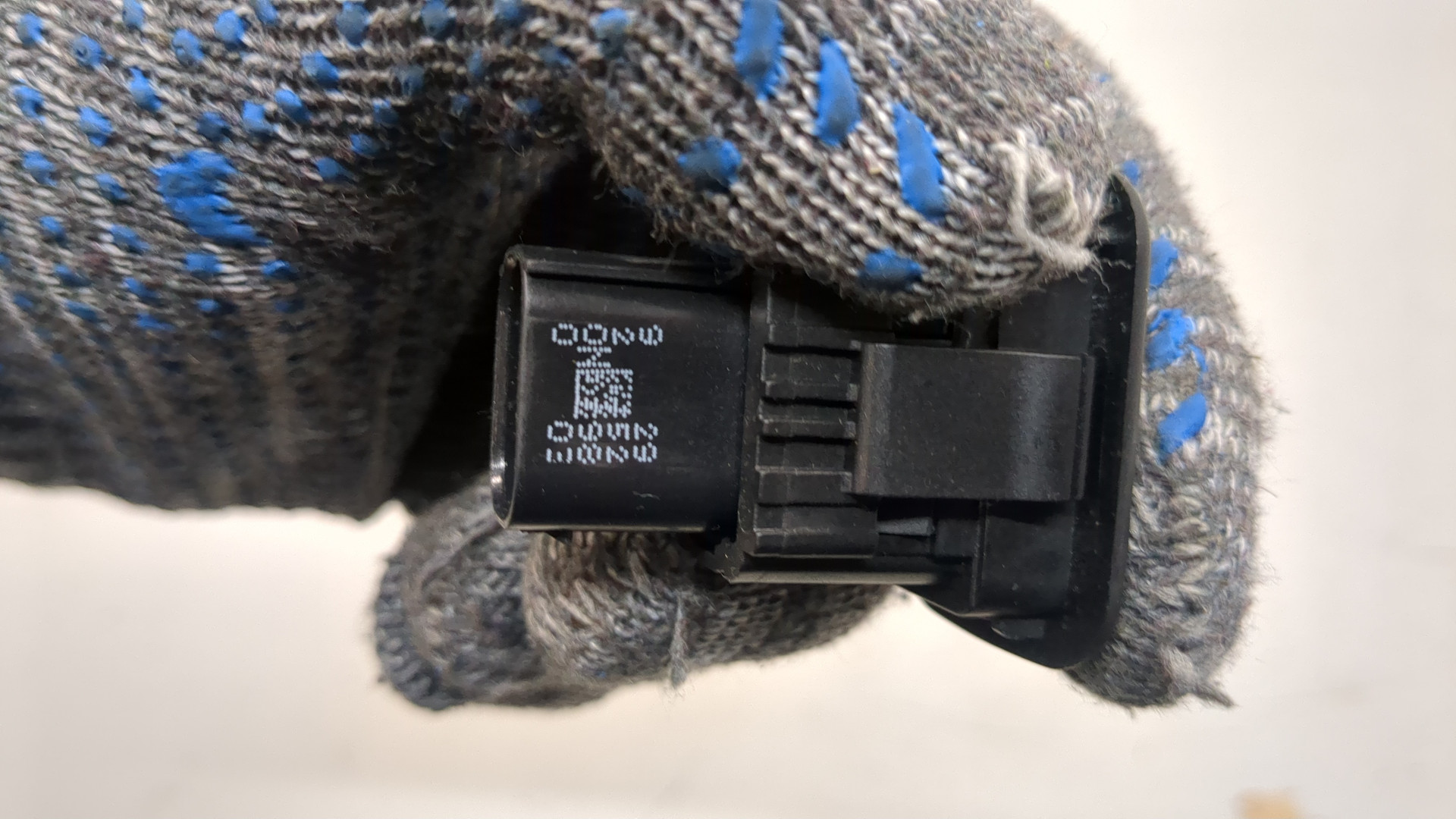 Кнопка открывания багажника