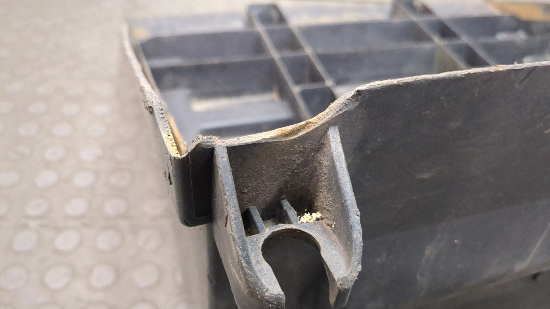 Крышка аккумулятора