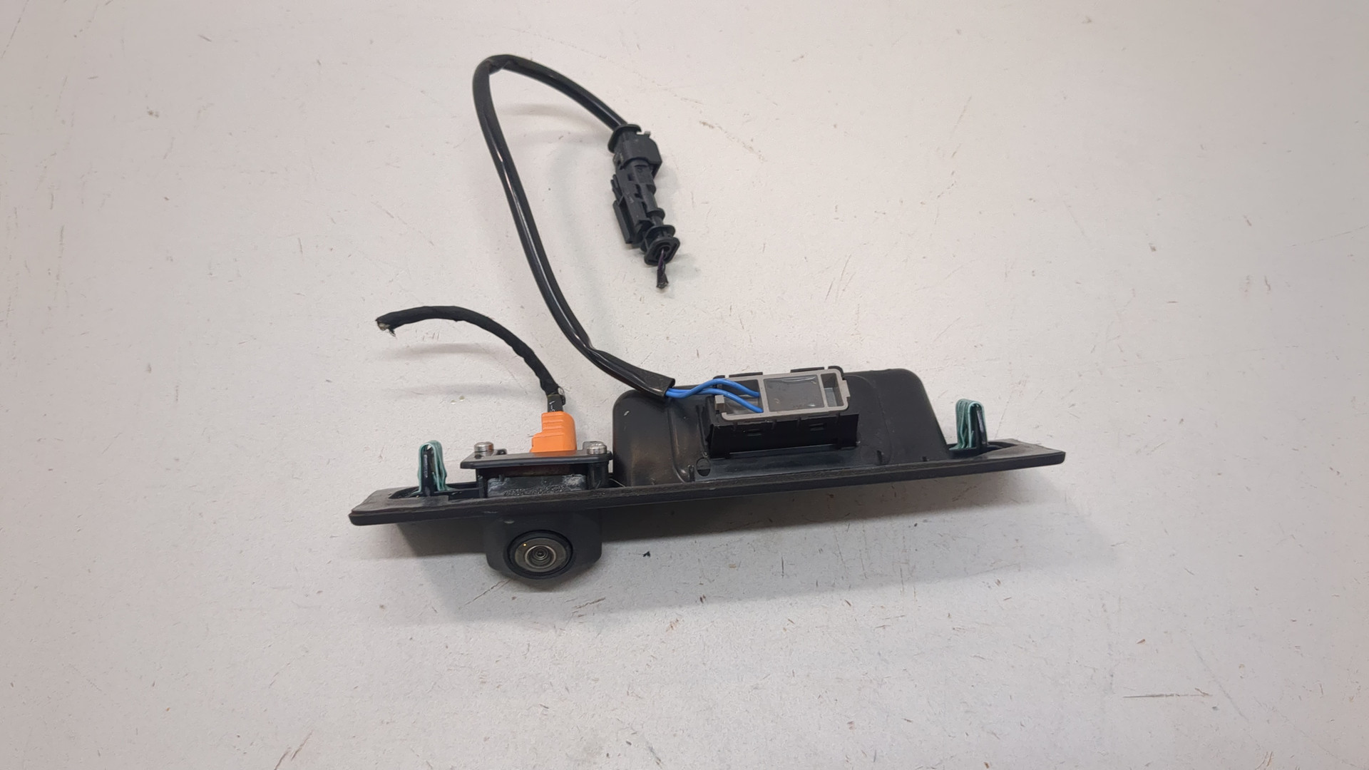 Кнопка открывания багажника