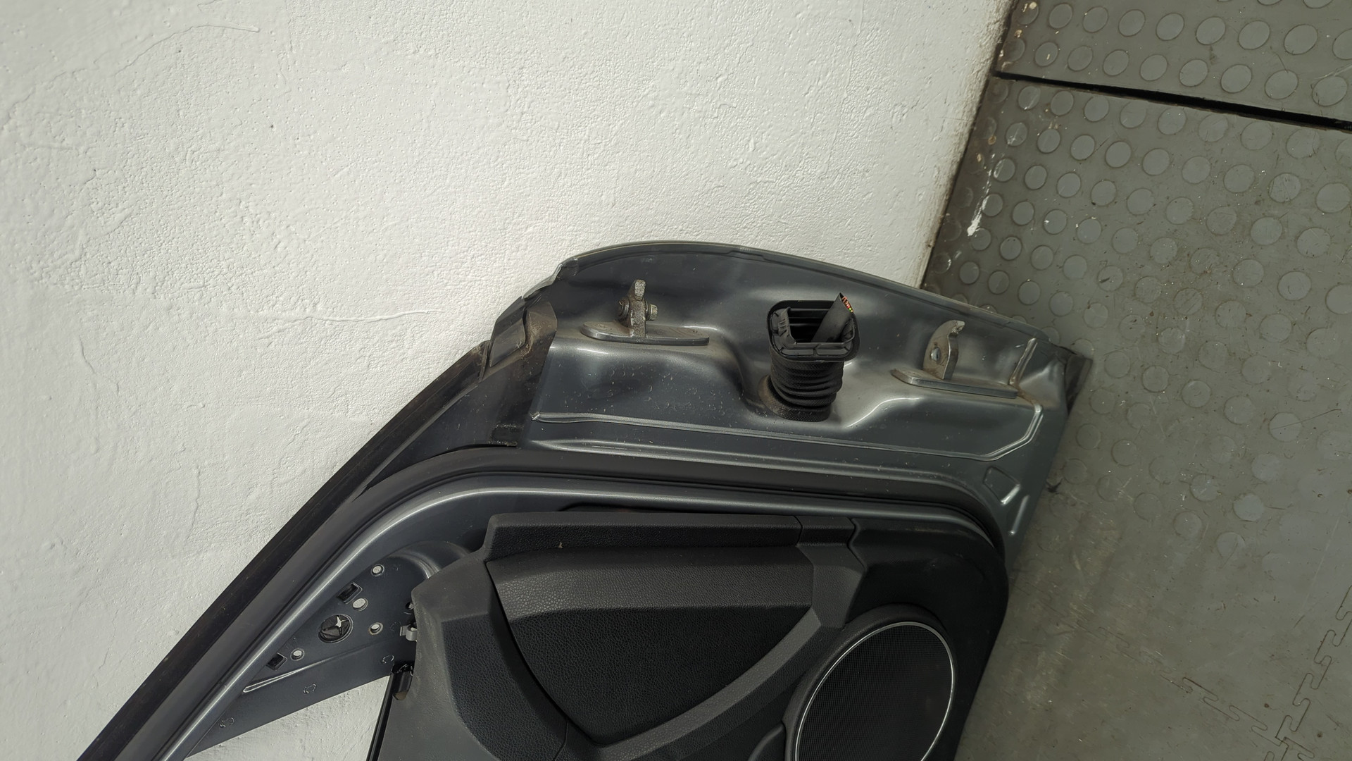 Дверь передняя левая