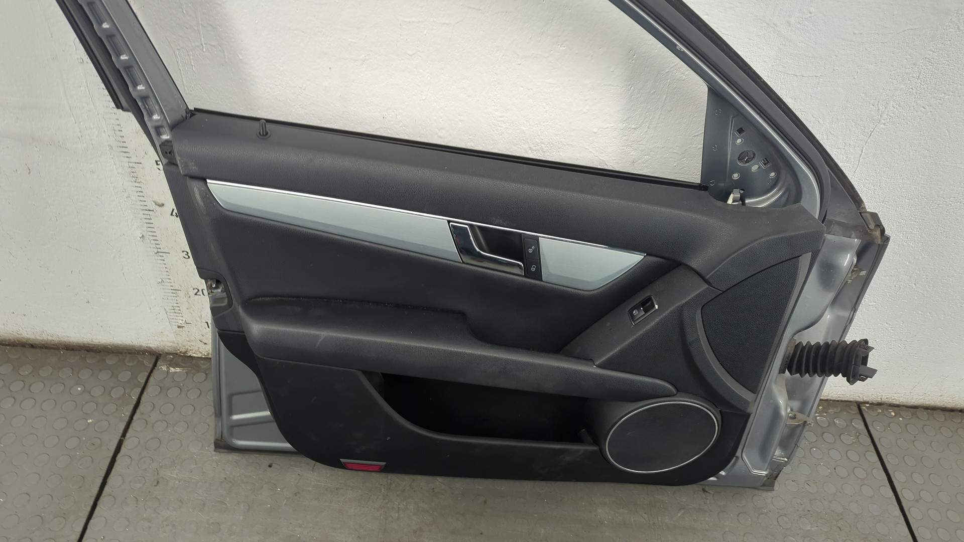 Дверь передняя левая