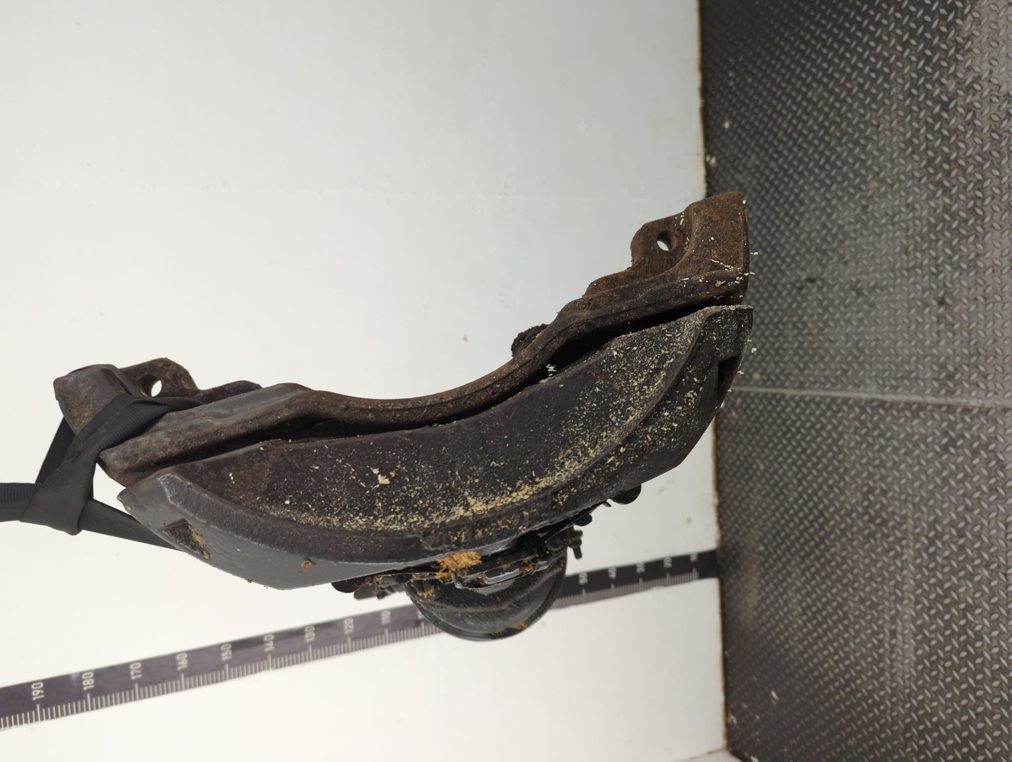 Суппорт задний левый