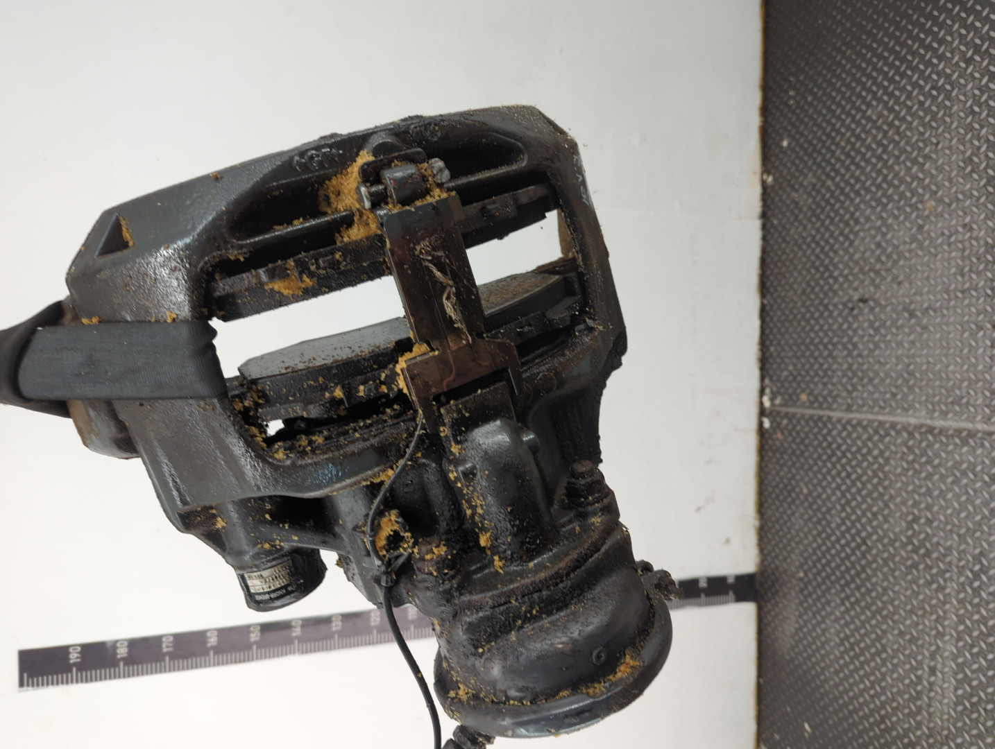 Суппорт задний левый