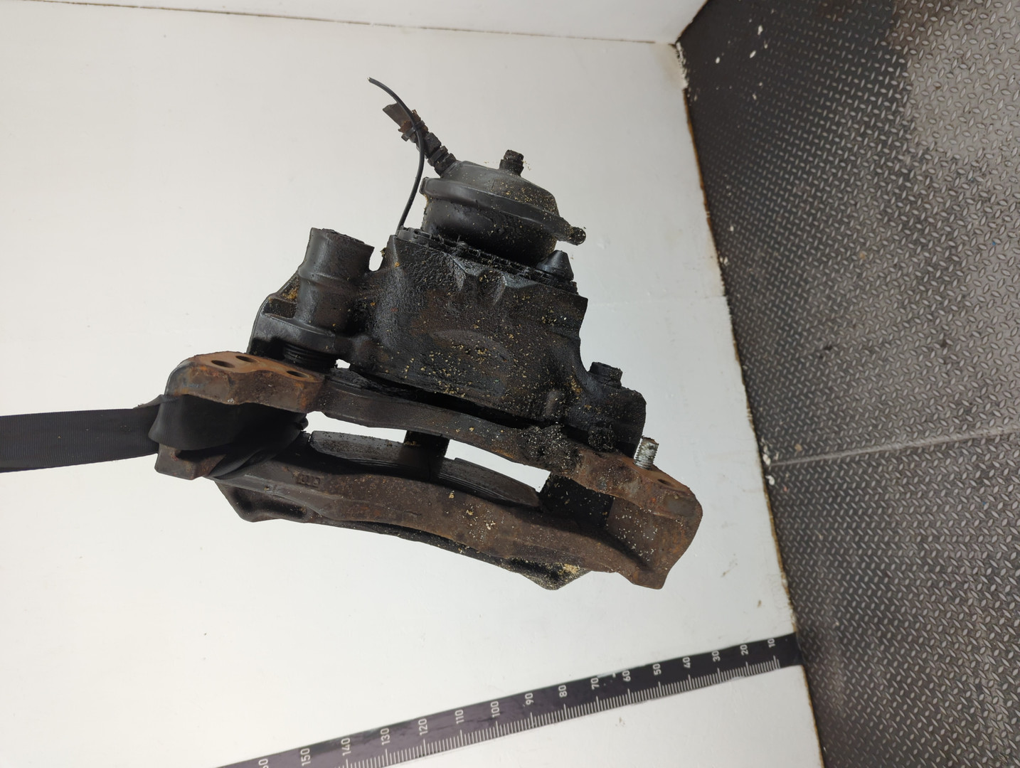 Суппорт задний левый