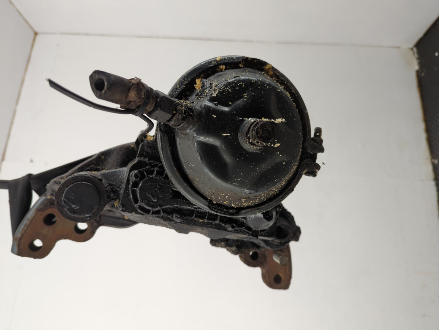 Суппорт задний левый