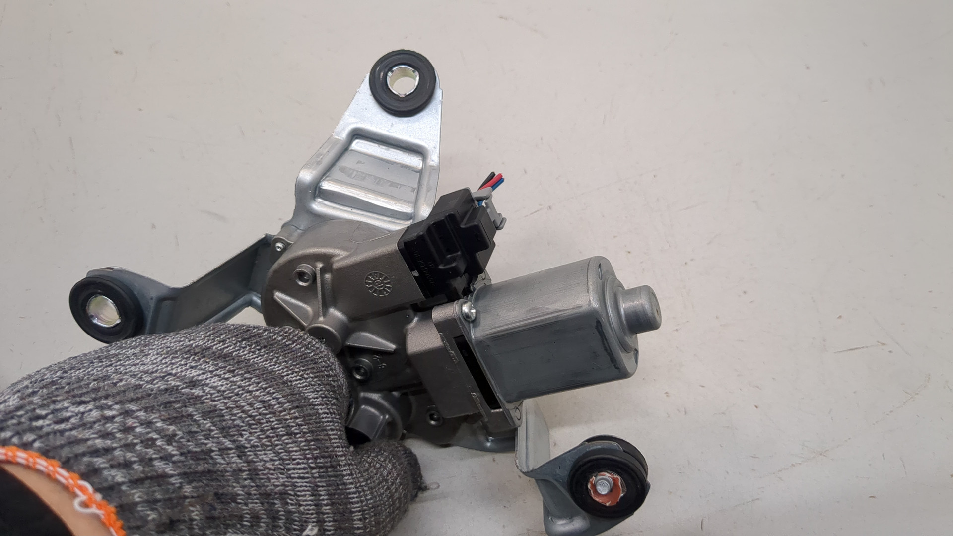 Моторчик стеклоочистителя задний