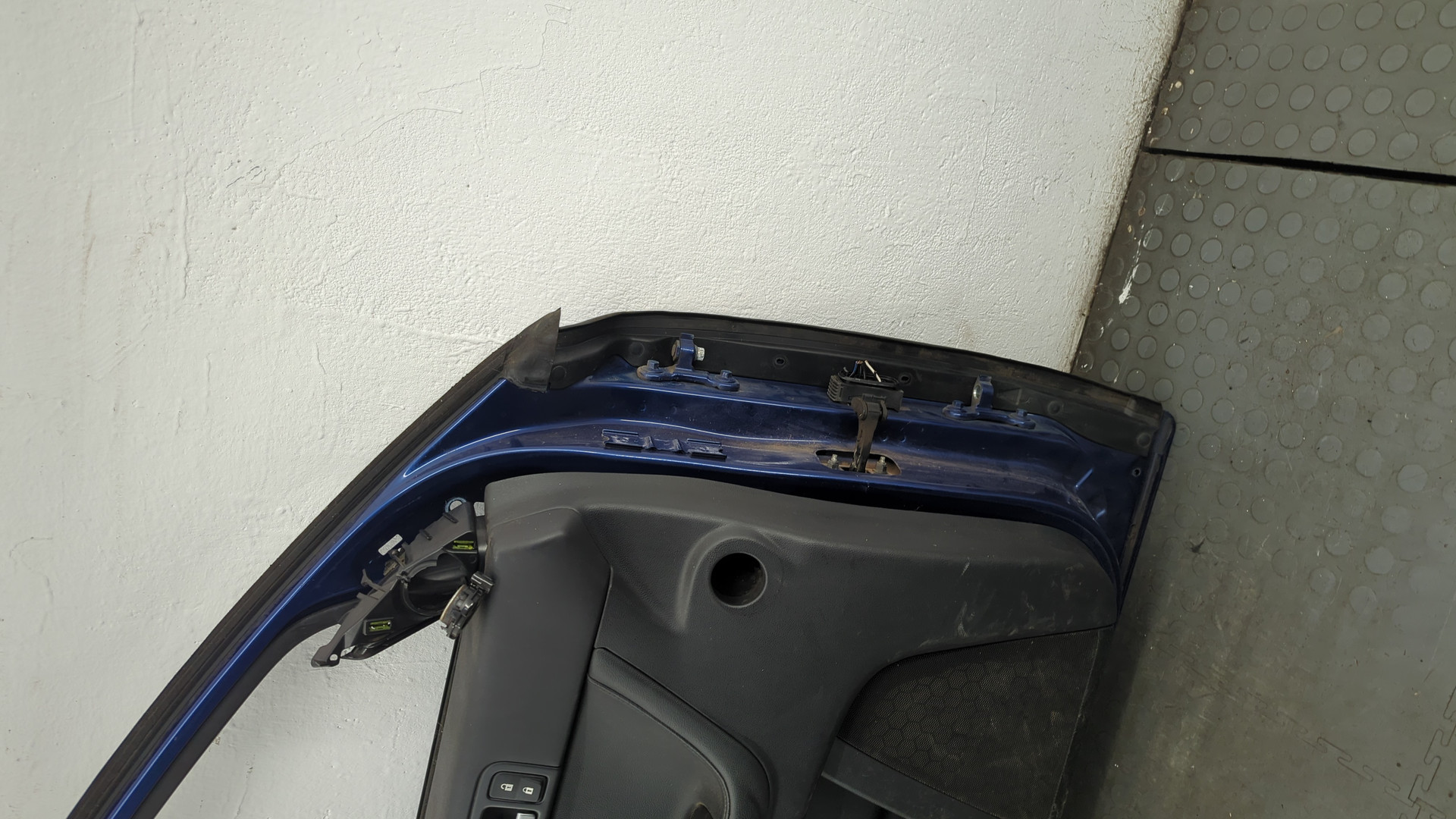 Дверь передняя левая