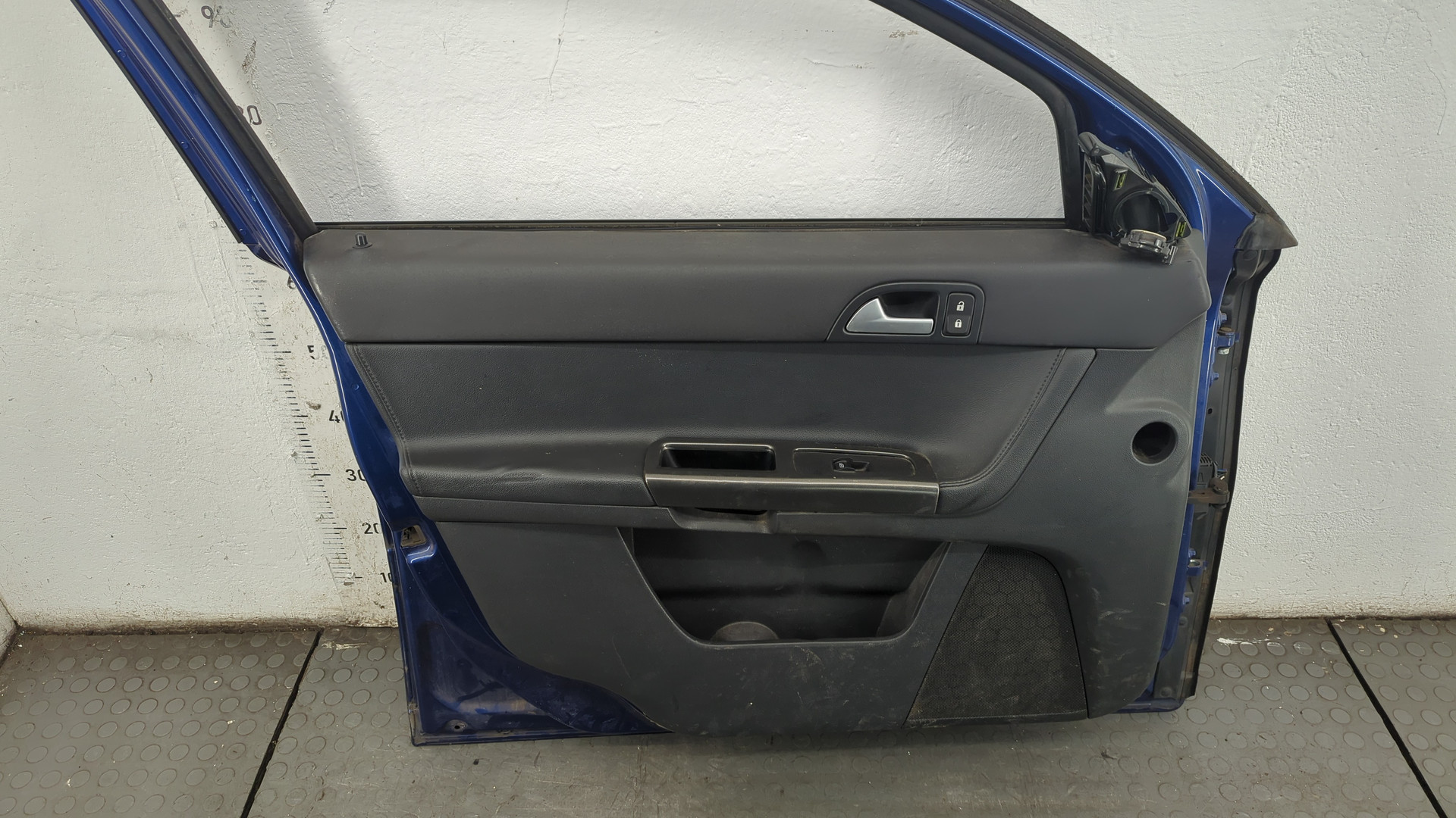 Дверь передняя левая