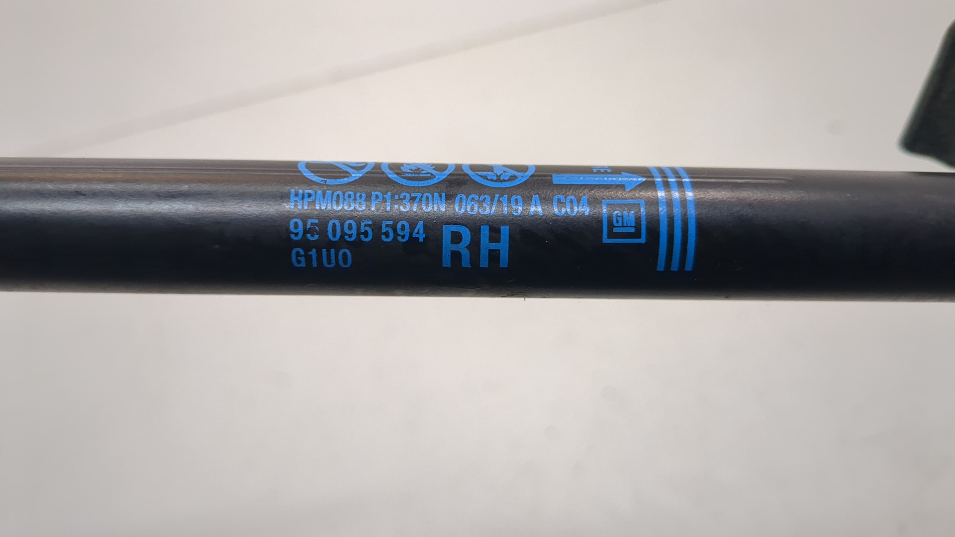 Амортизатор крышки багажника