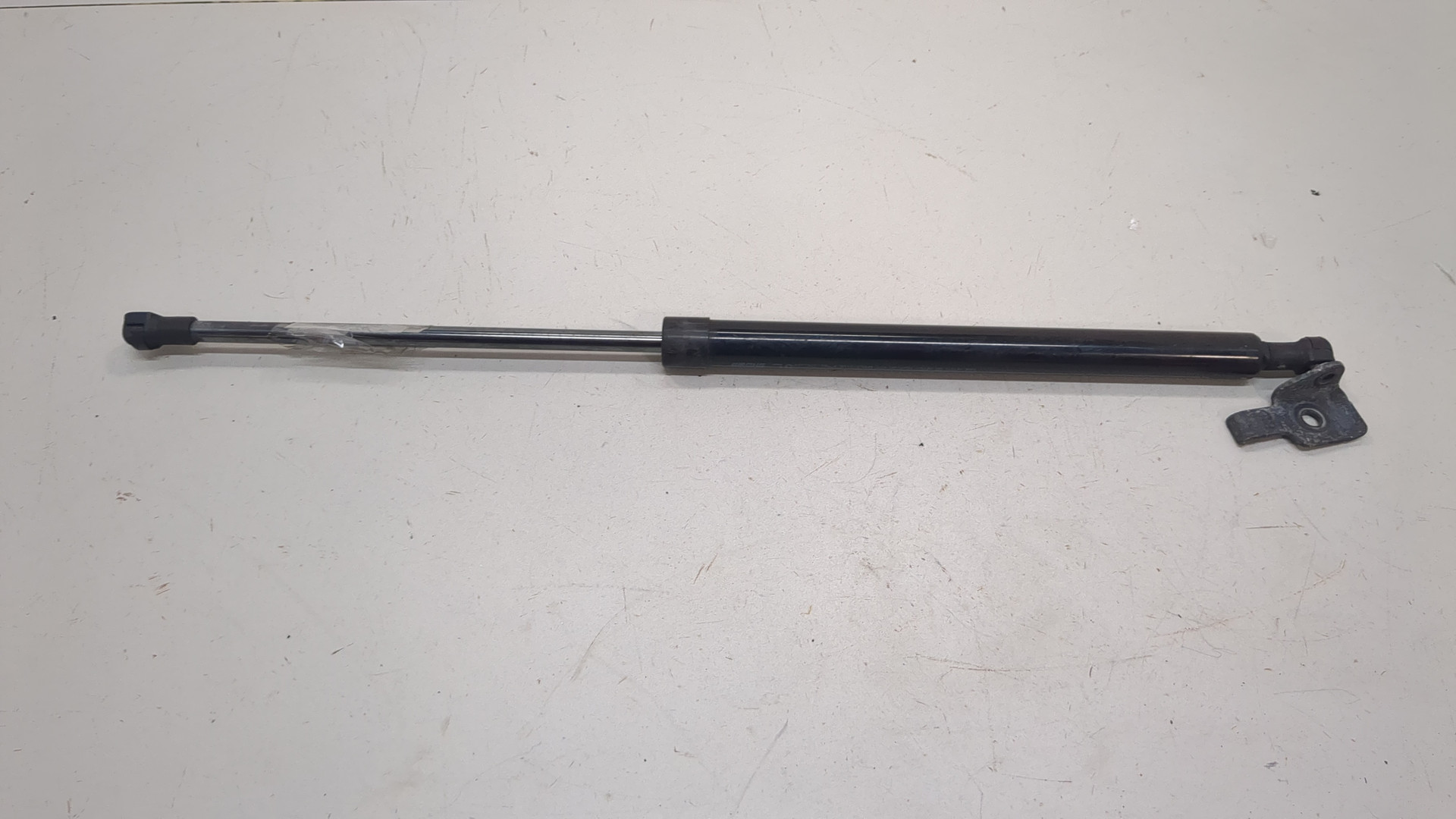 Амортизатор капота