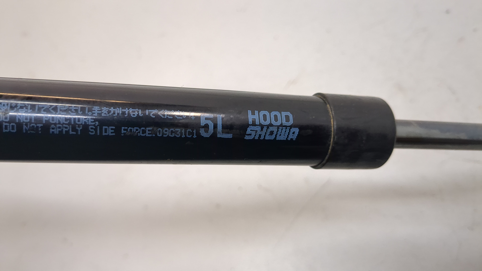 Амортизатор капота