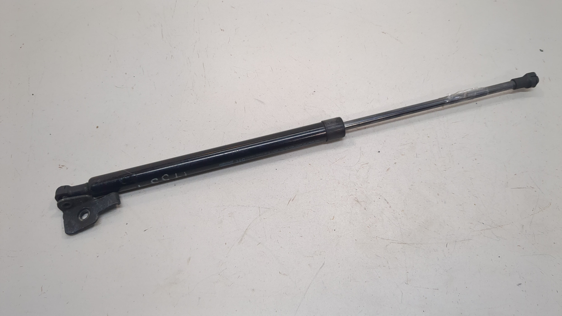 Амортизатор капота