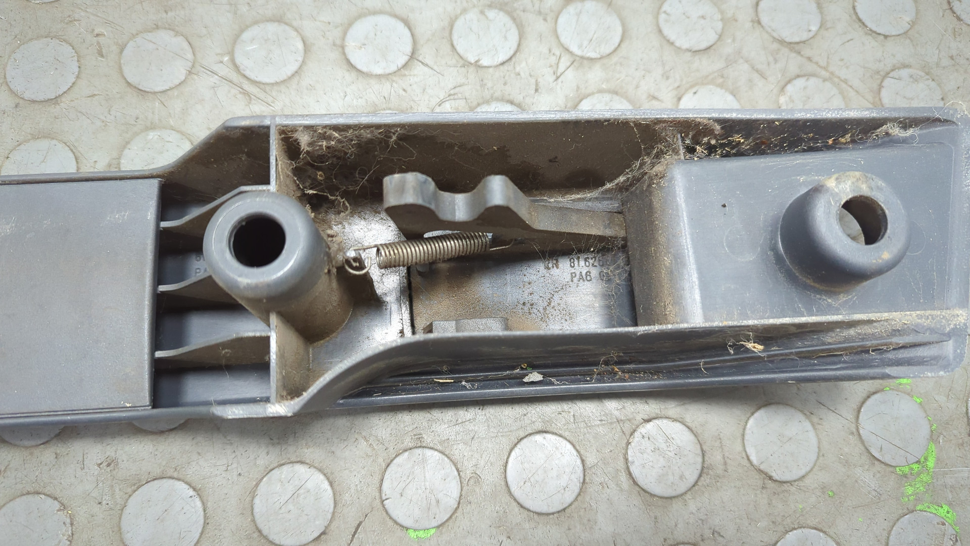 Ручка двери передней внутренняя левая