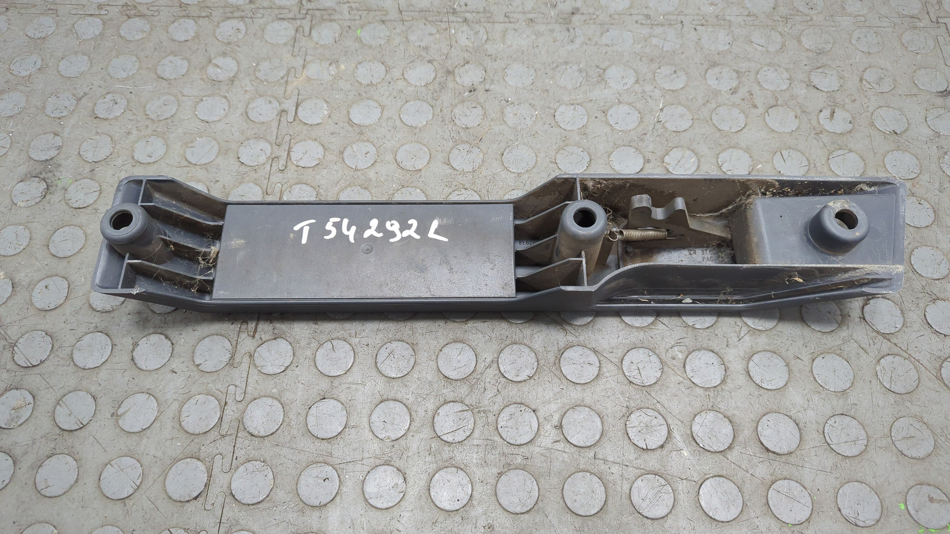 Ручка двери передней внутренняя левая