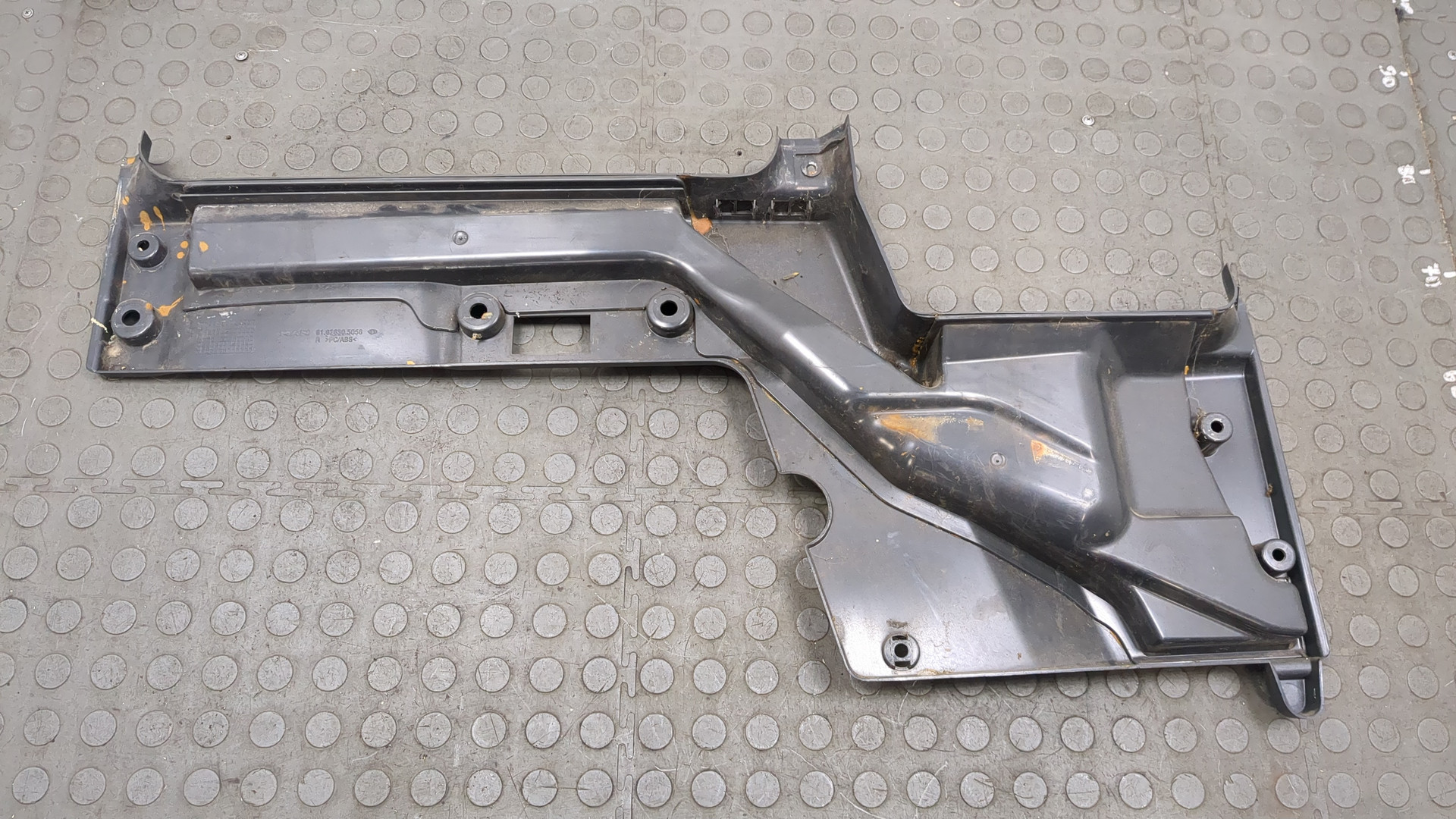 Обшивка двери передней левой