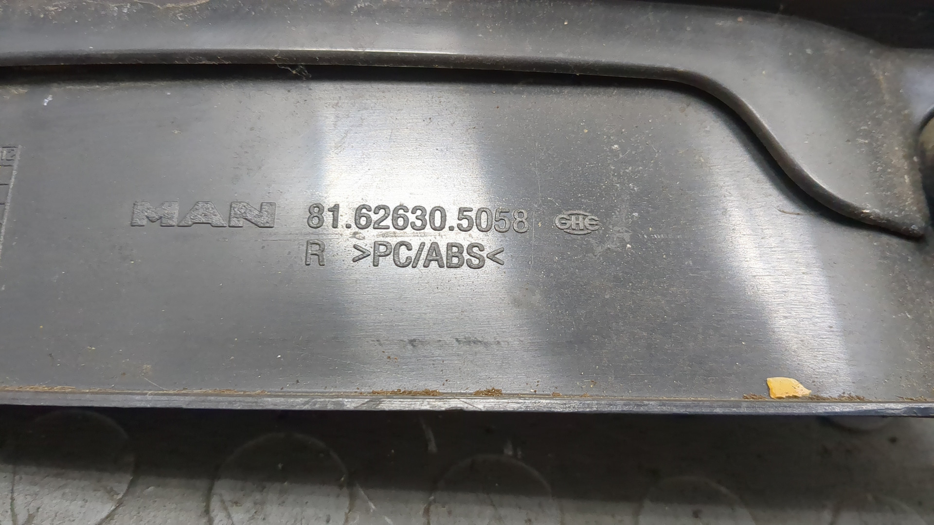 Обшивка двери передней левой