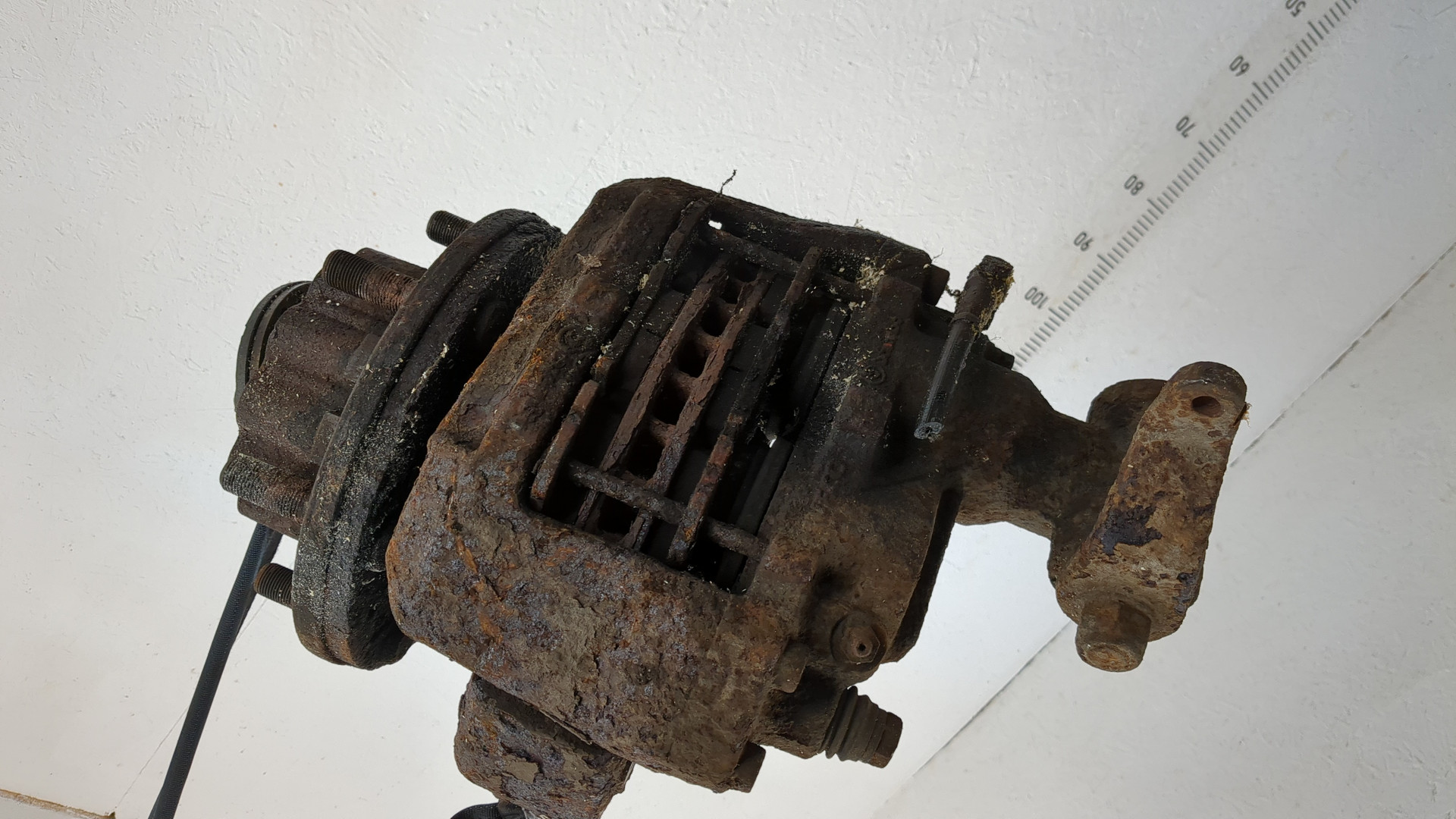 Кулак поворотный задний левый