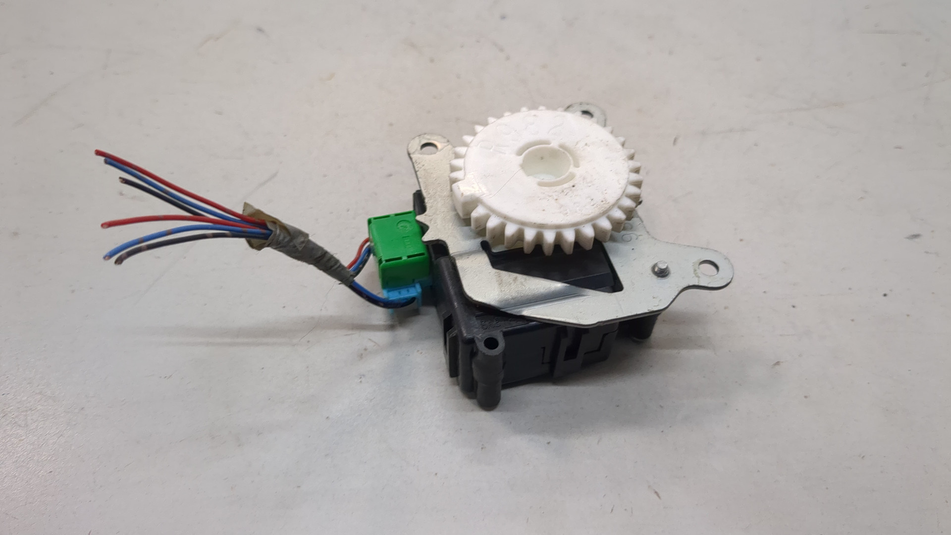 Моторчик заслонки печки