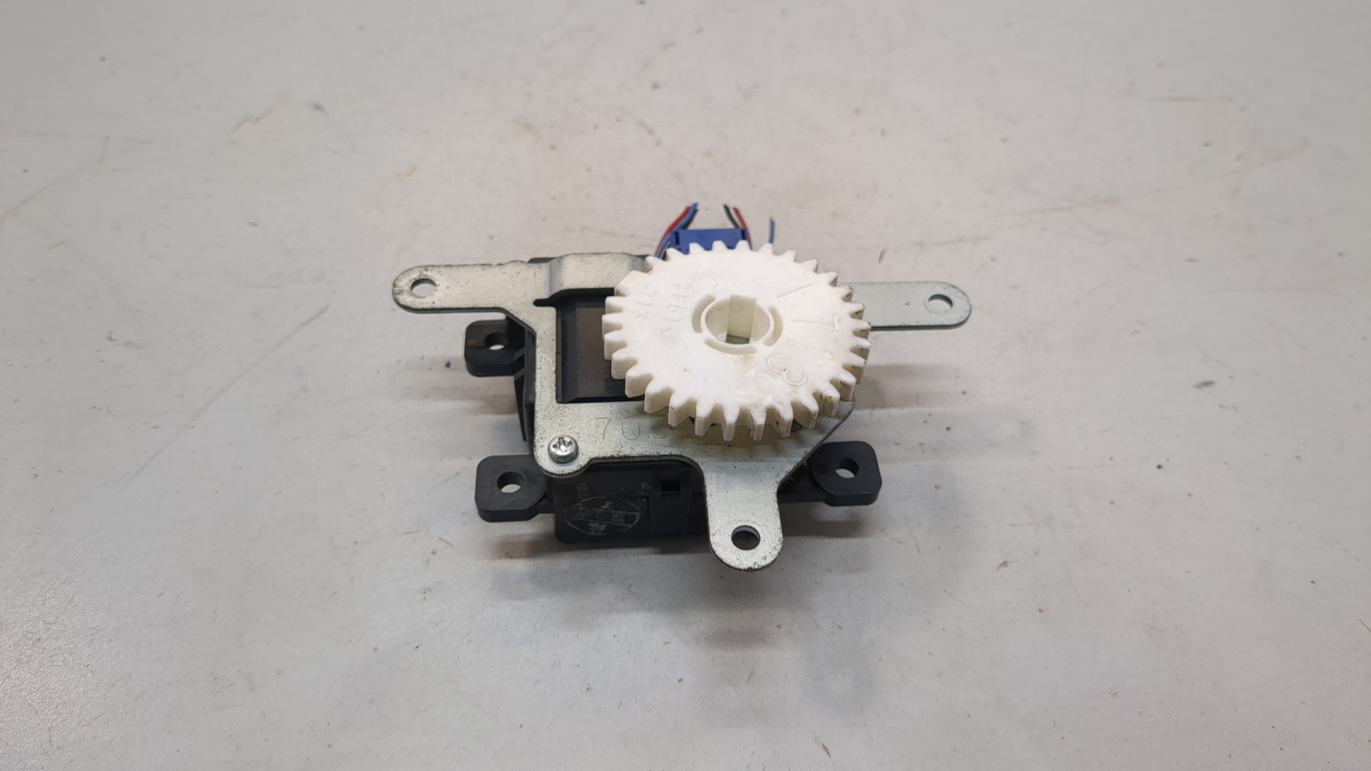 Моторчик заслонки печки