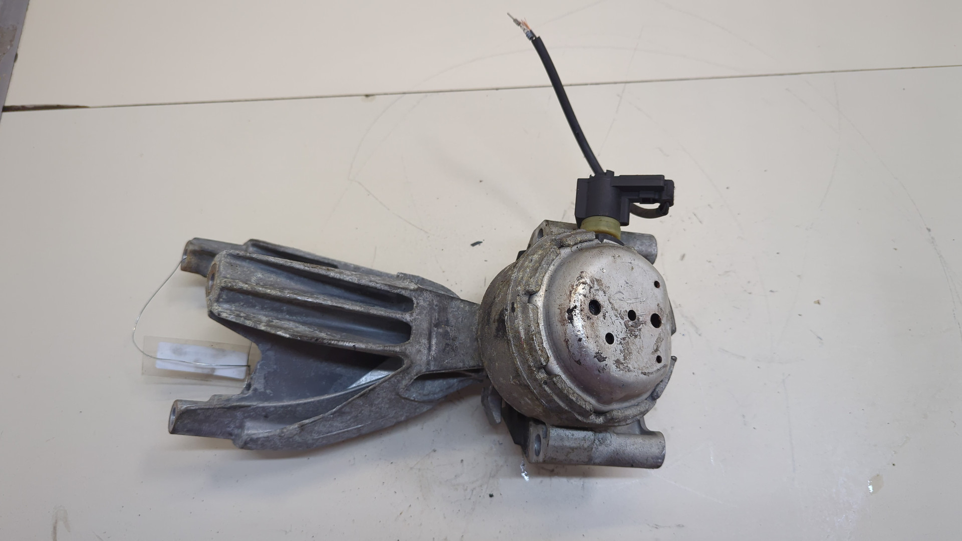 Опора двигателя левая