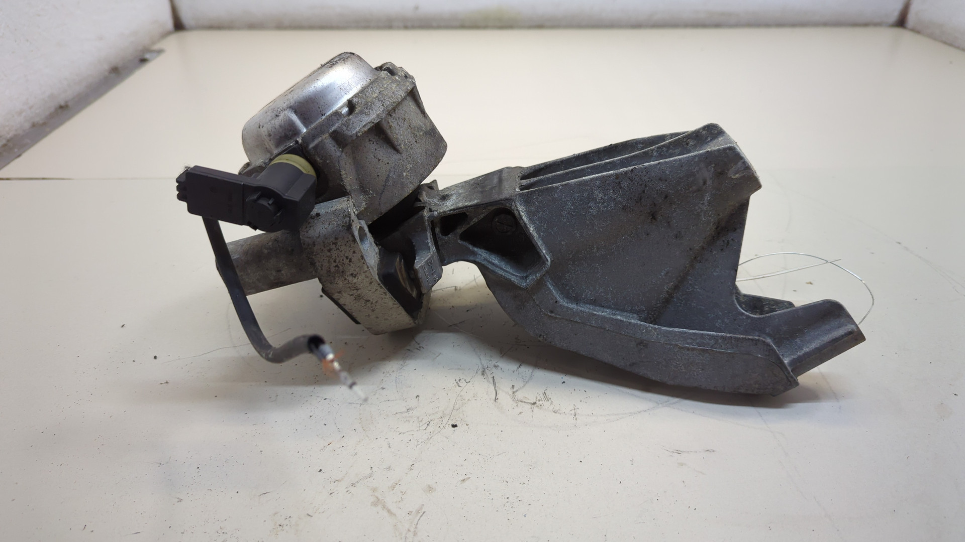 Опора двигателя левая