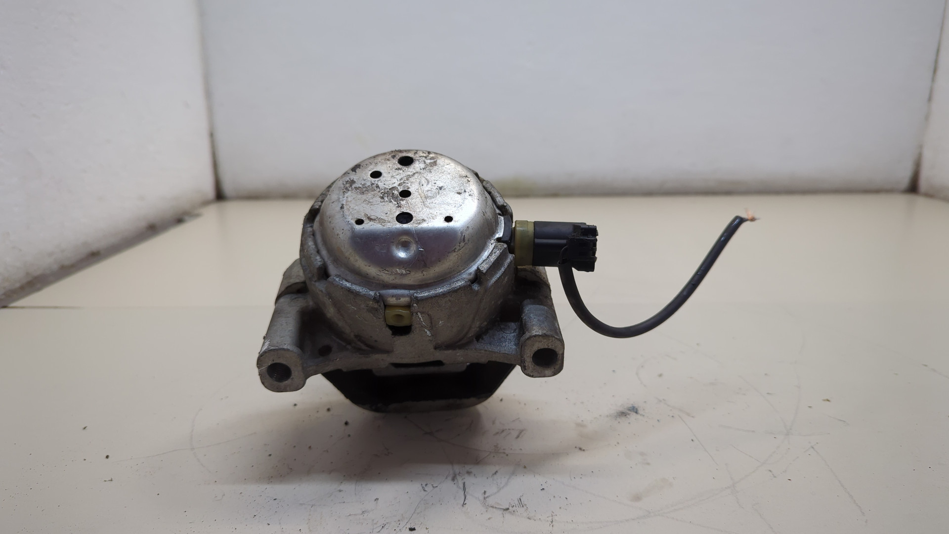 Опора двигателя левая