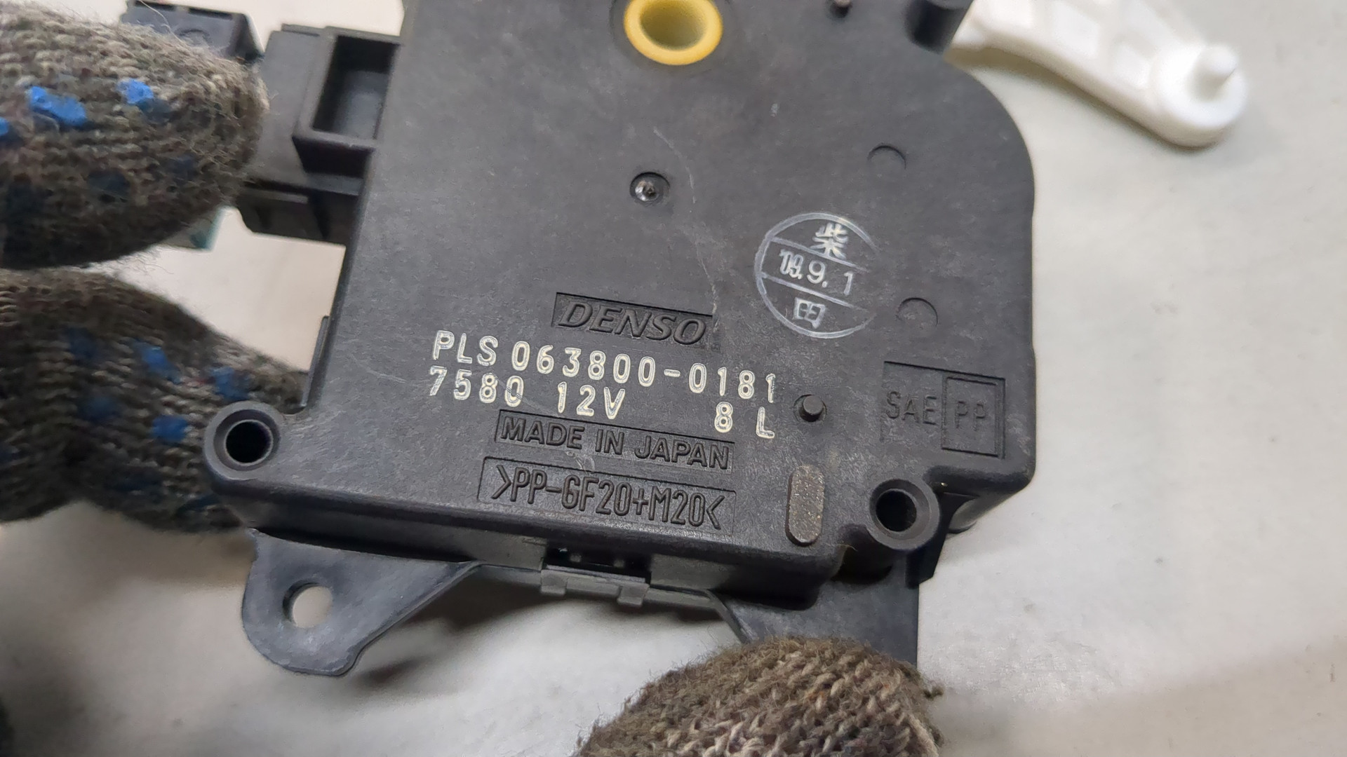 Моторчик заслонки печки