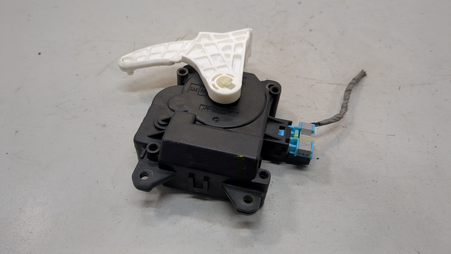 Моторчик заслонки печки