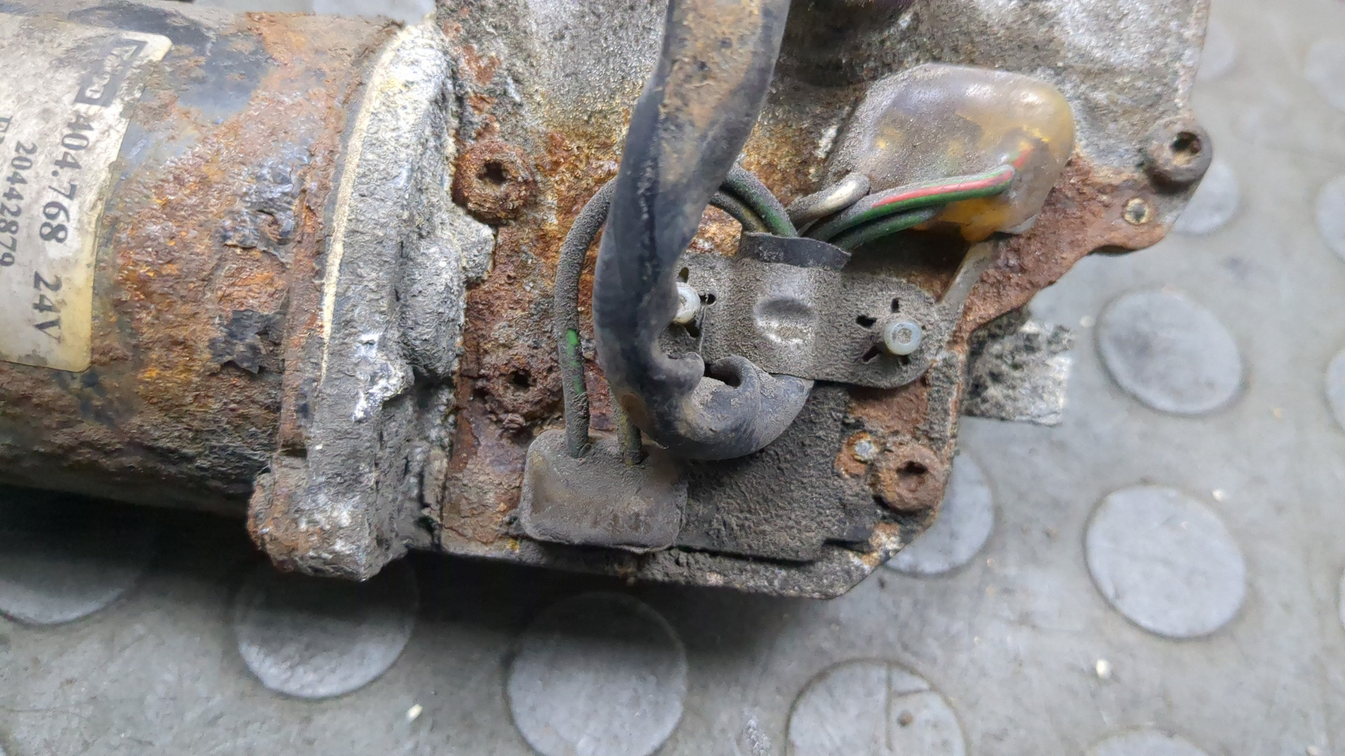 Моторчик стеклоочистителя передний