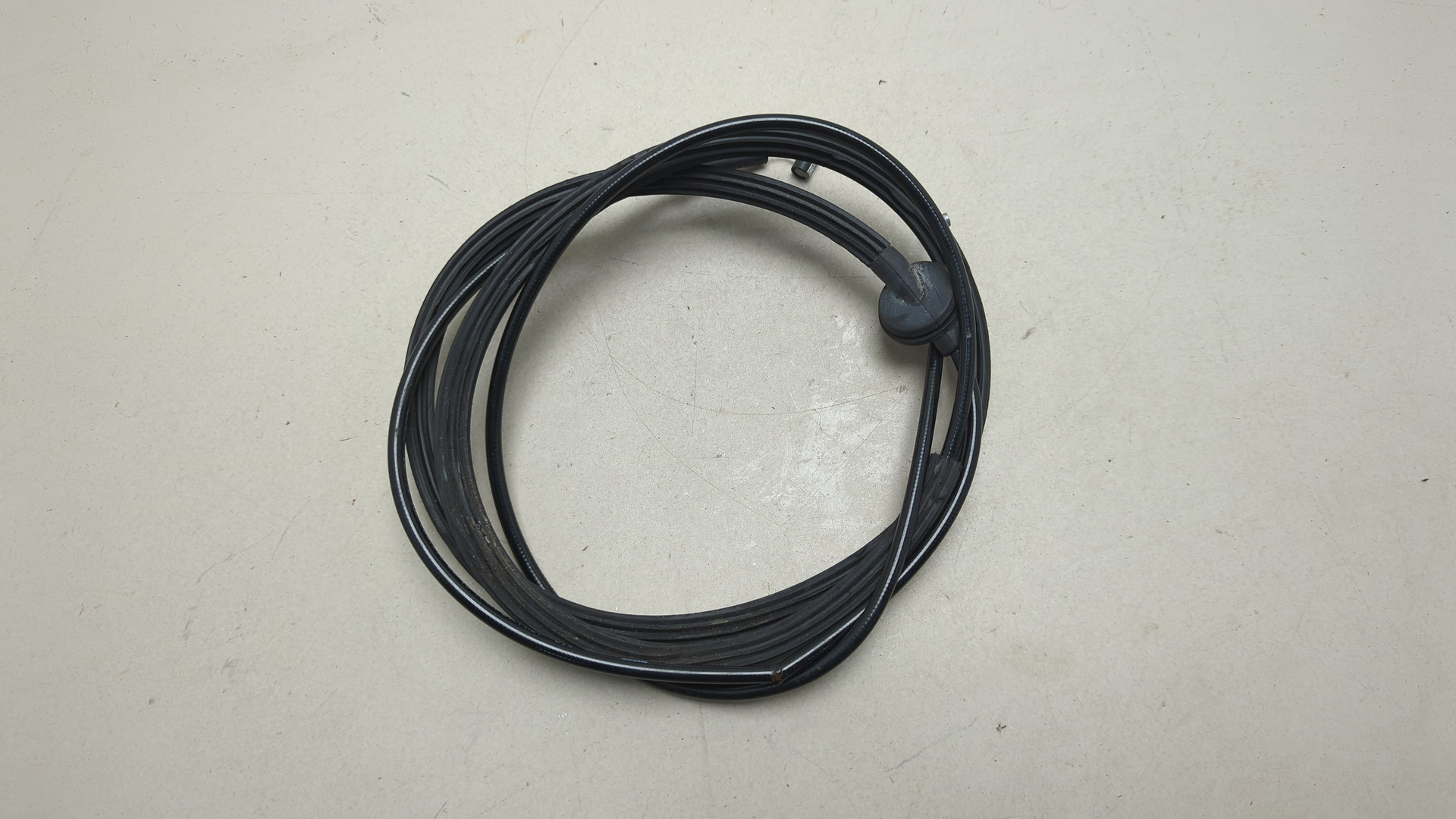 Трос открывания капота