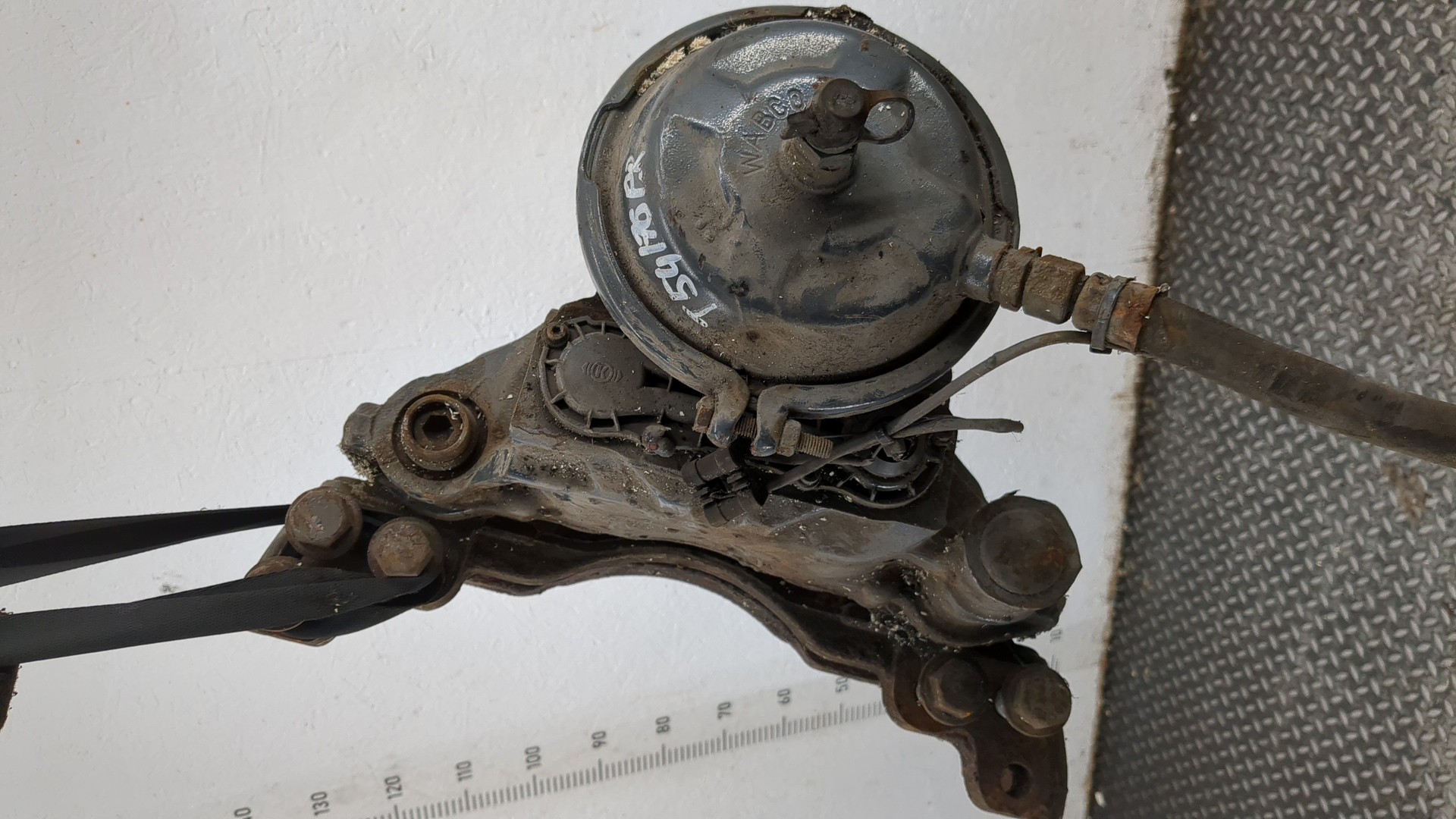 Суппорт передний правый