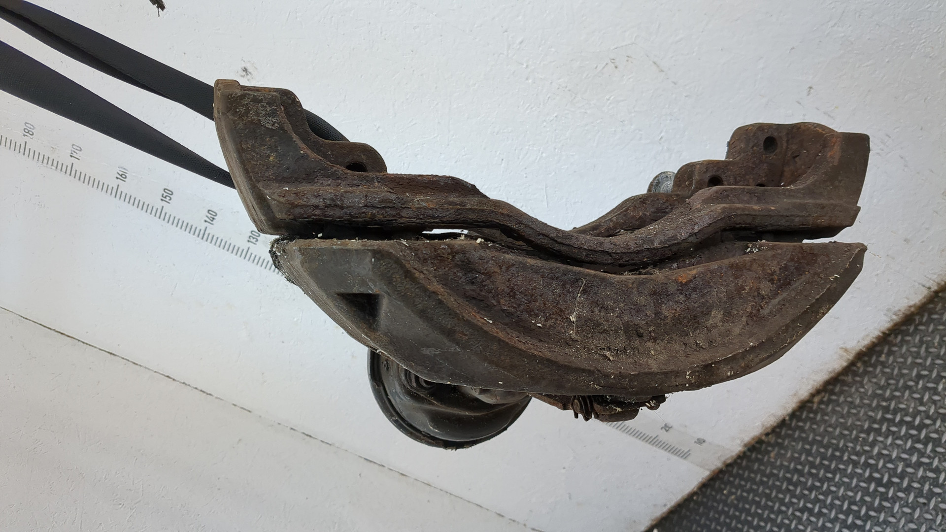 Суппорт передний правый