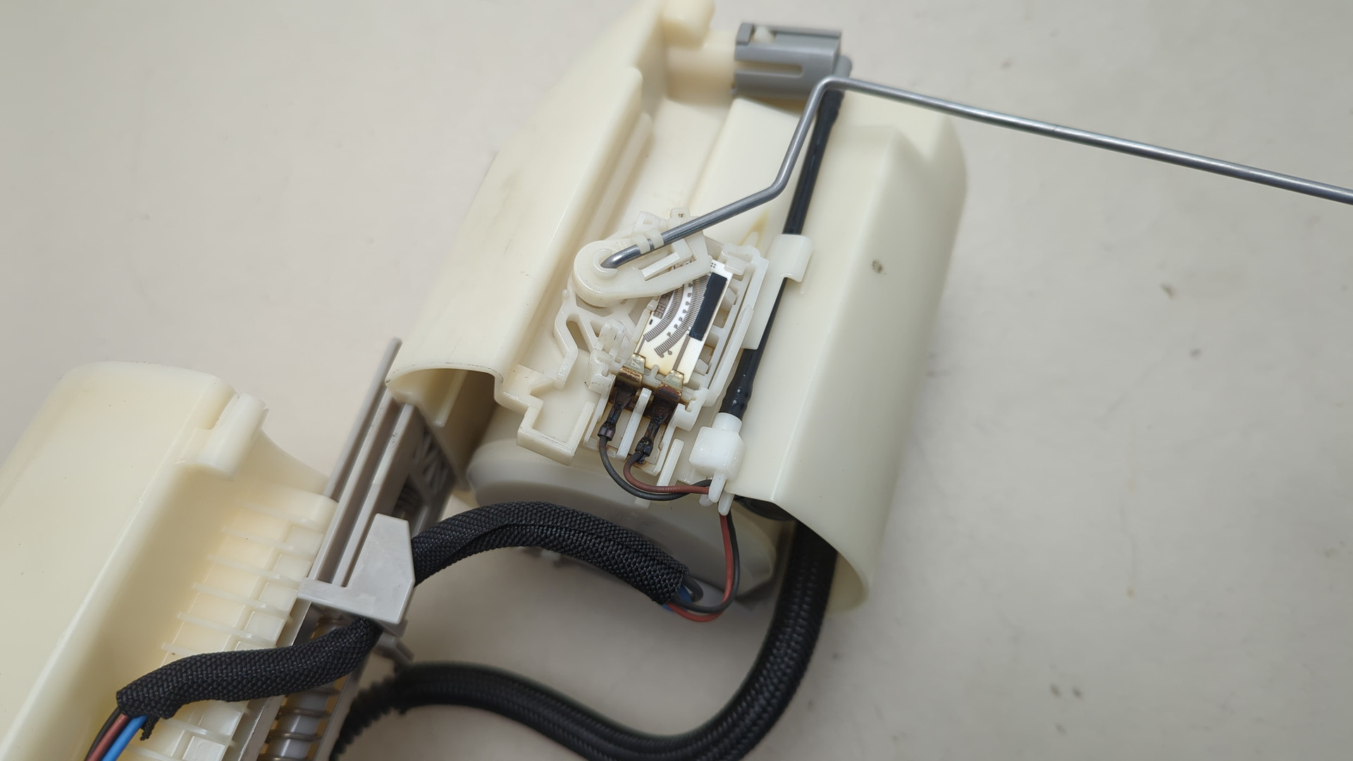 Насос топливный электрический