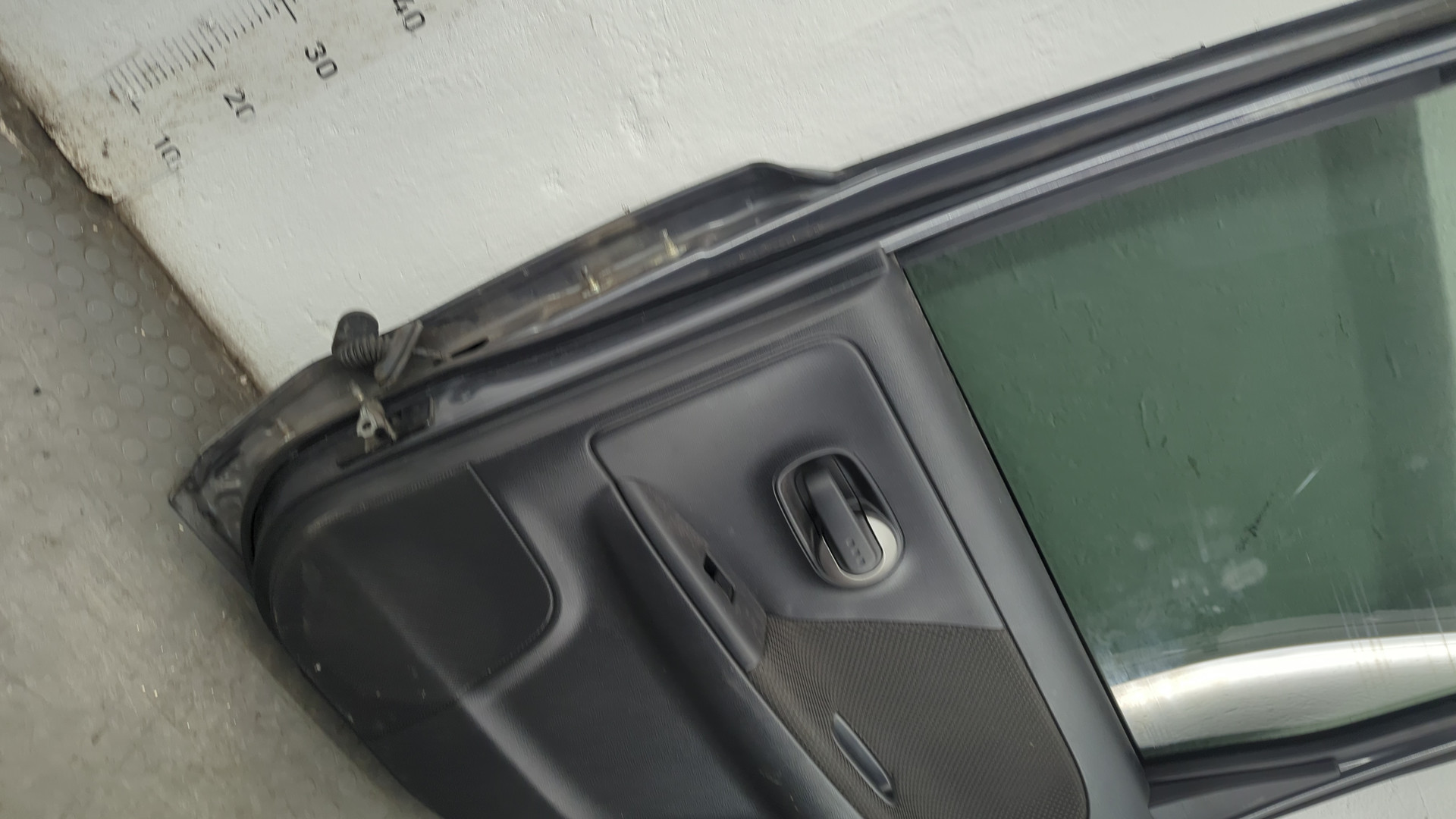 Дверь задняя правая