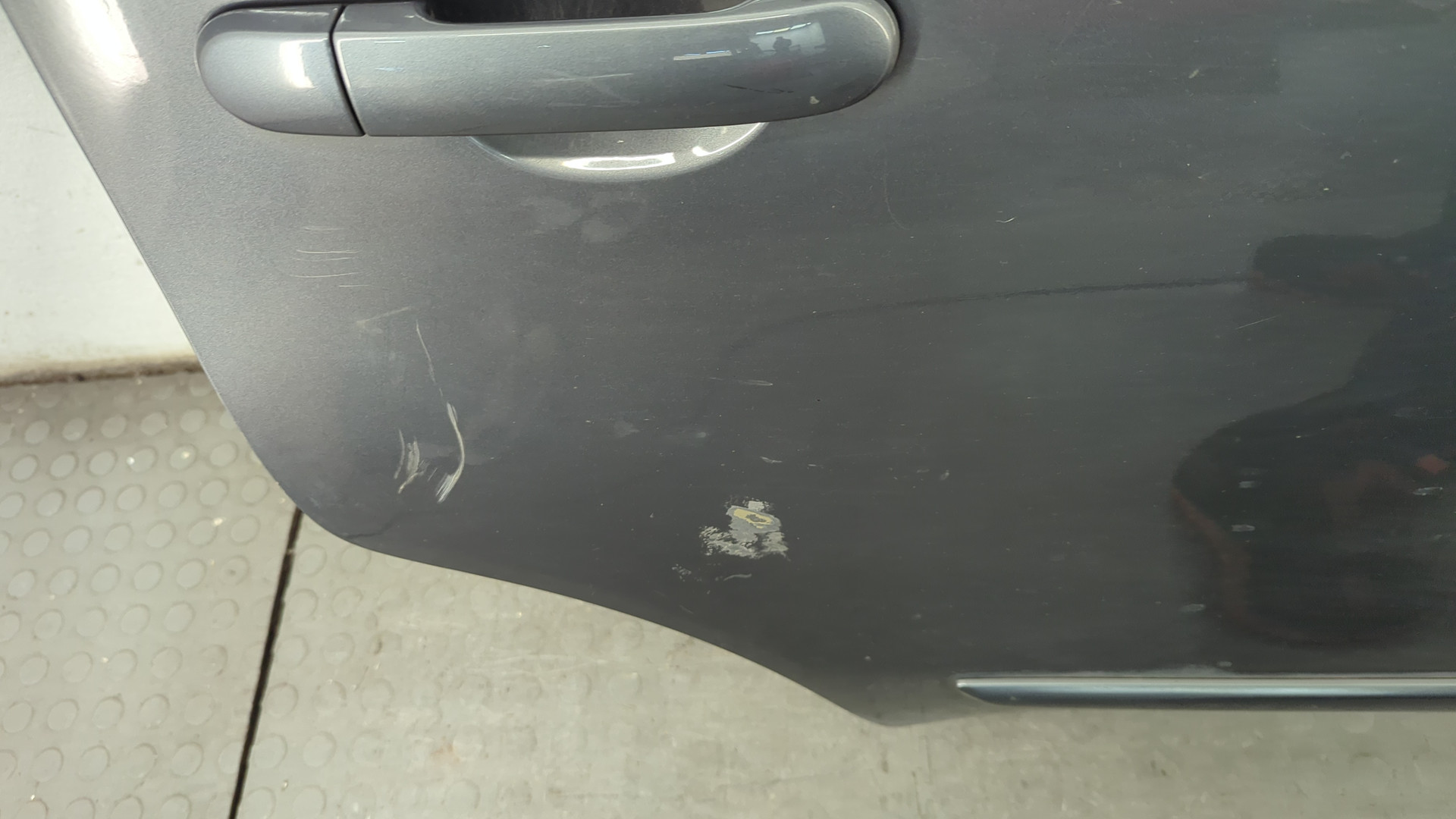 Дверь задняя правая