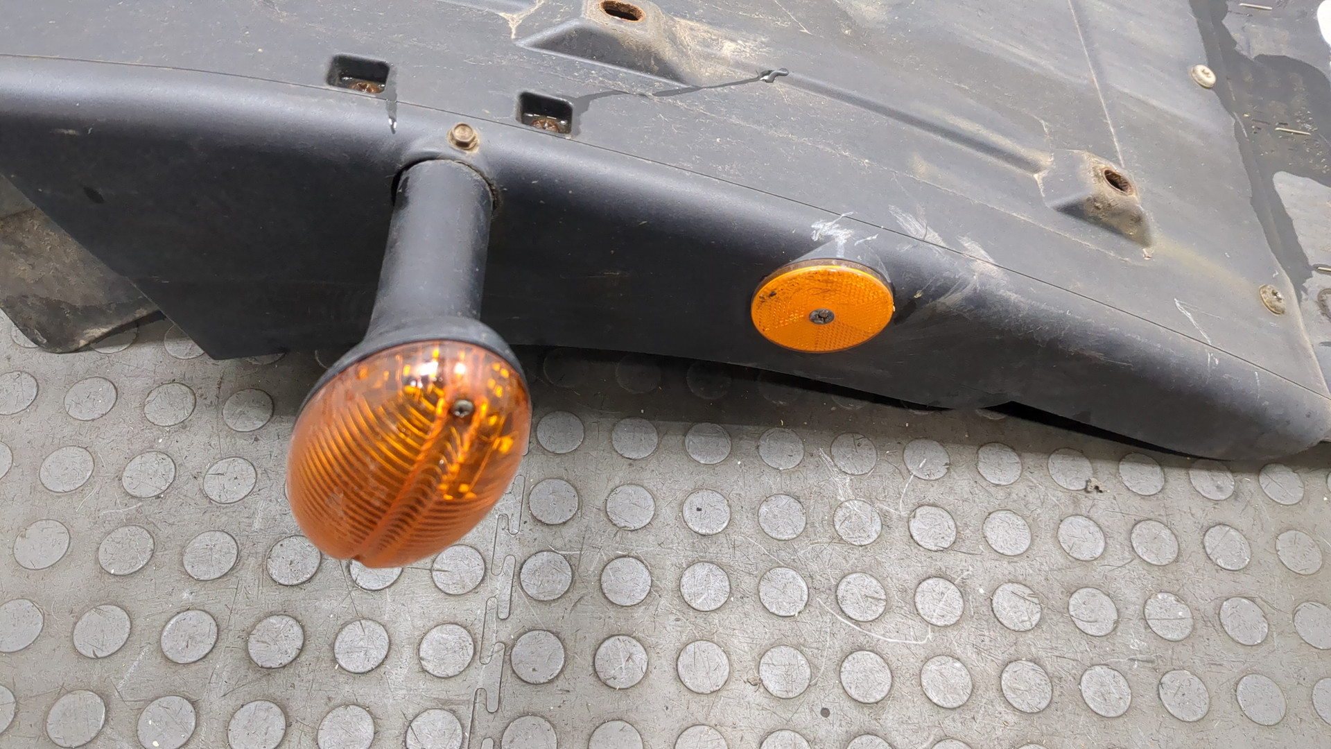 Крыло переднее левое