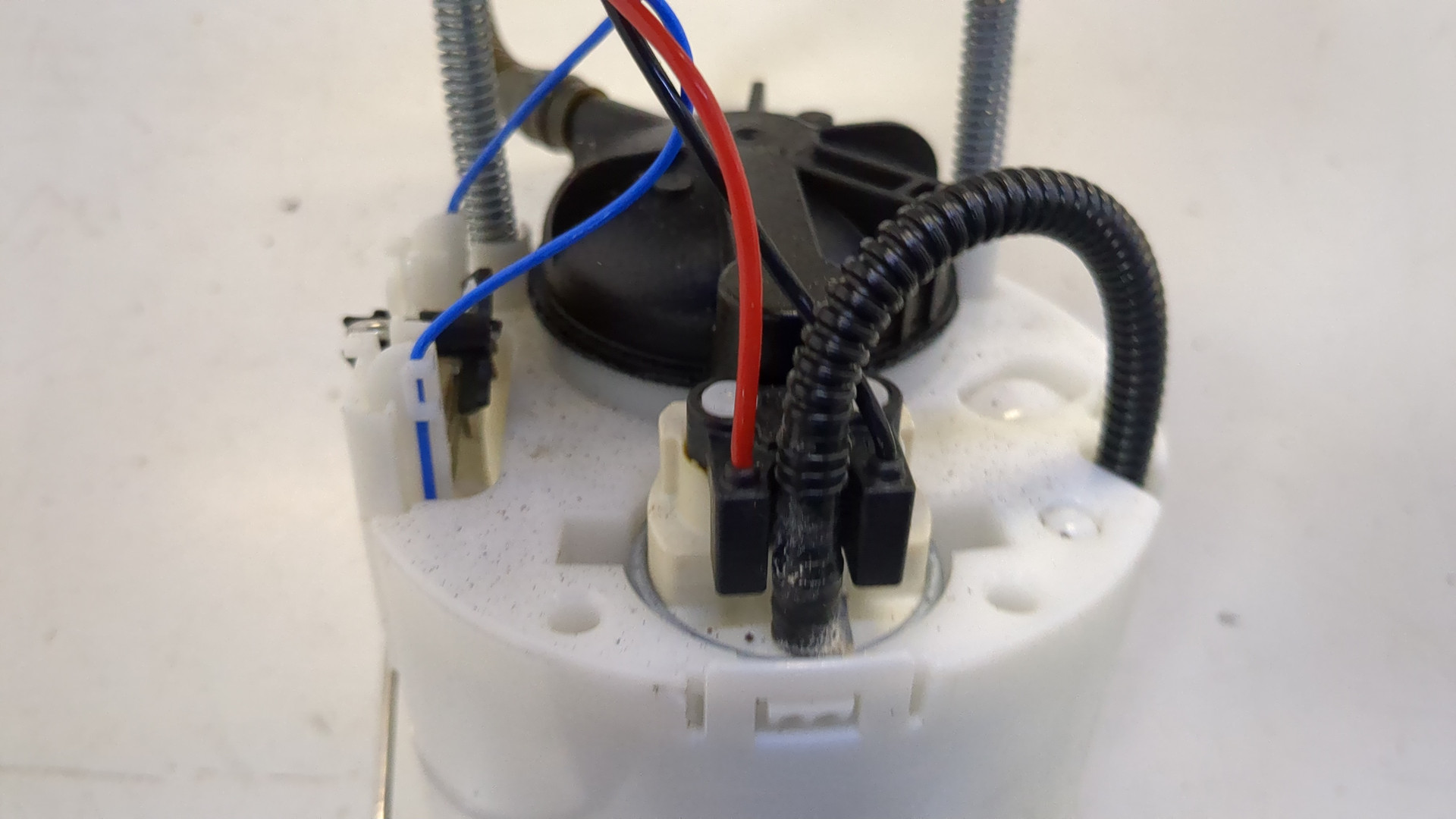 Насос топливный электрический