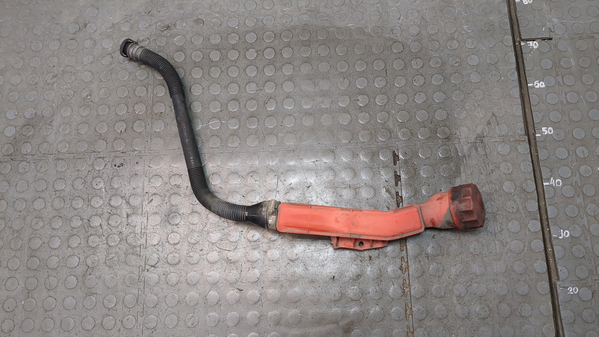 Маслозаливная горловина