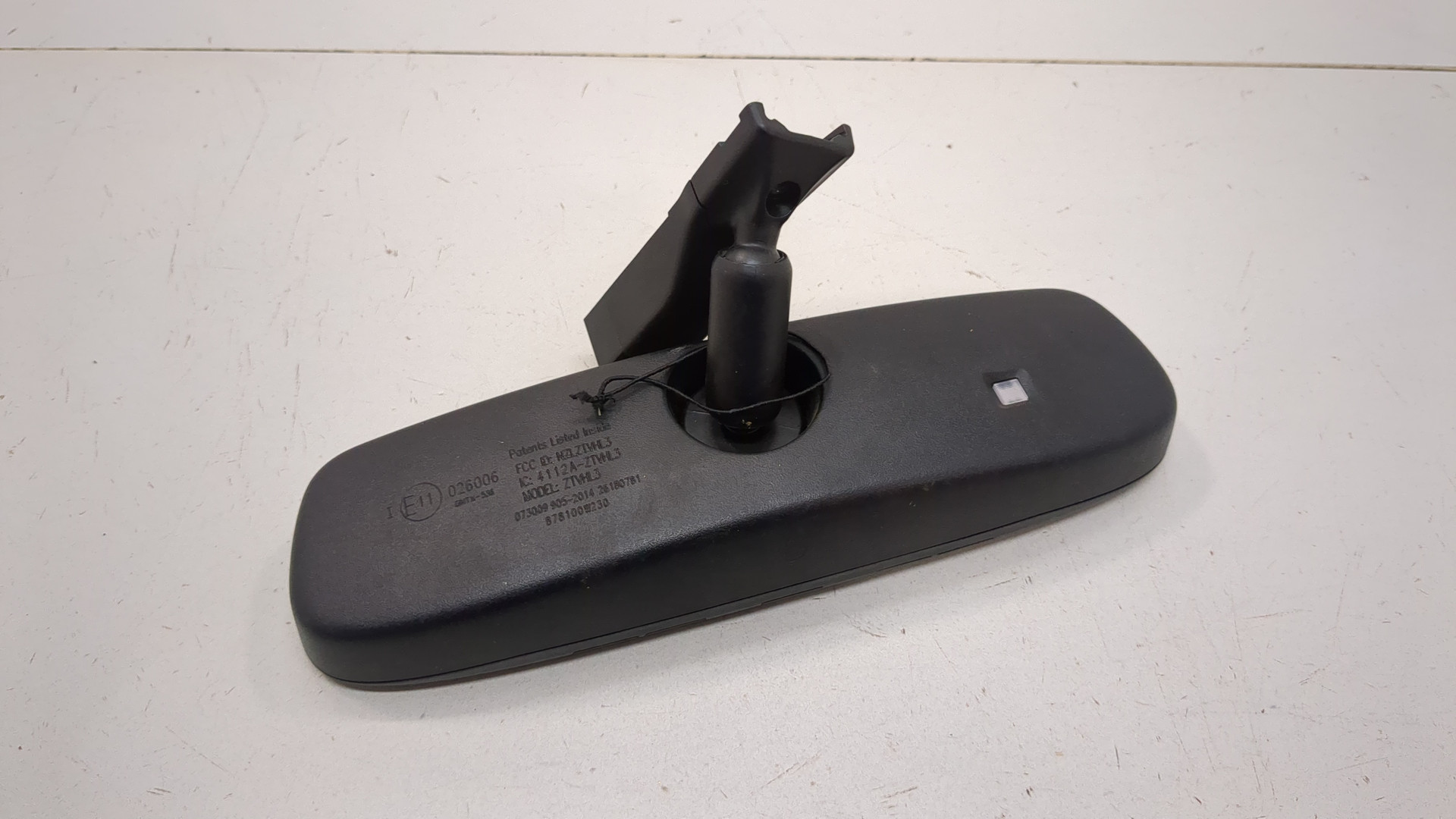 Зеркало заднего вида