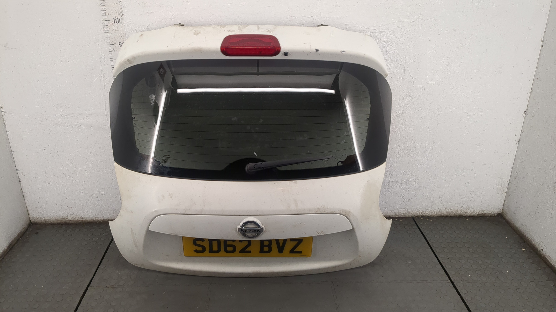 Дверь багажника